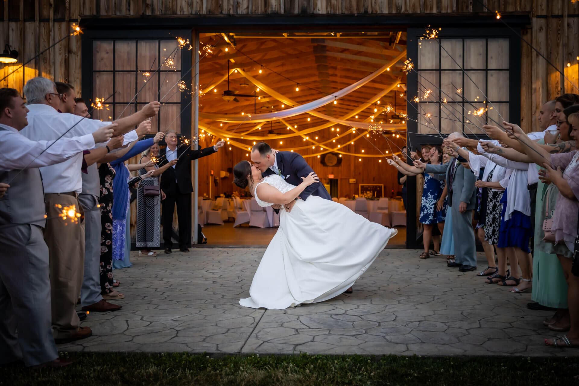 White-Hollow-Acres-Wedding-Photographer-sparkler-dip-kiss