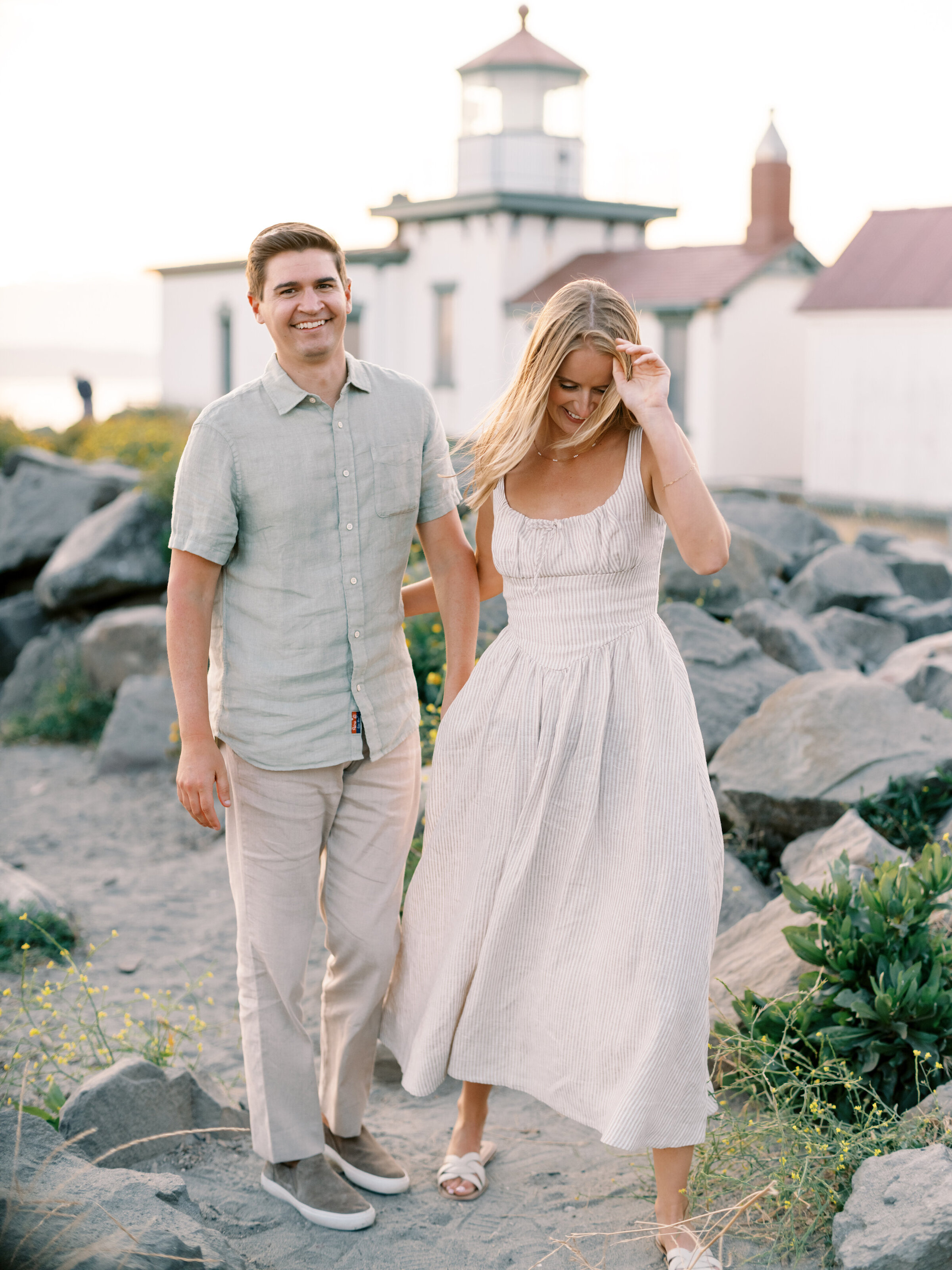 discovery-park-lighthouse-engagement-photos-2