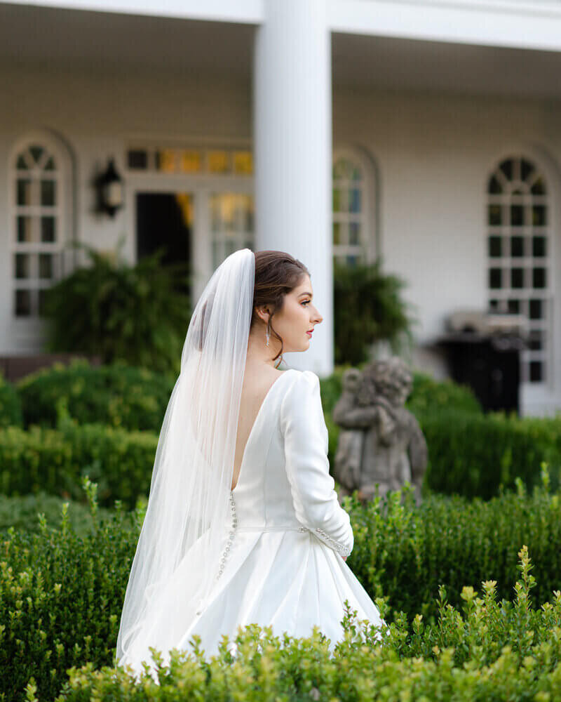 bride walking by wedding photographers lexington ky