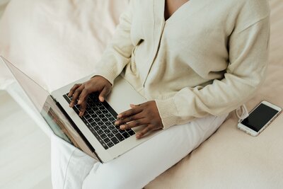 woman-typing-on-laptop