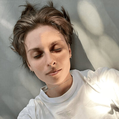 Caitlin_Dear_Soft_Studio_Headshot2