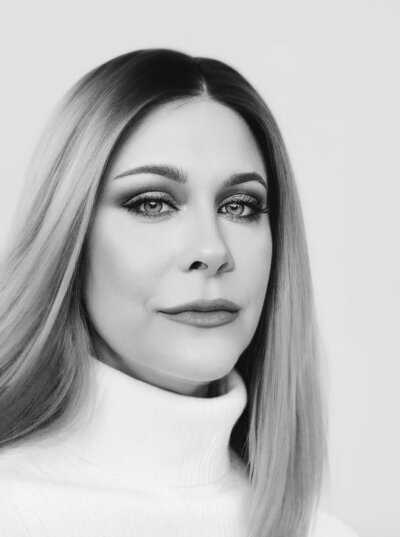 T bw - was green hair white turtleneck