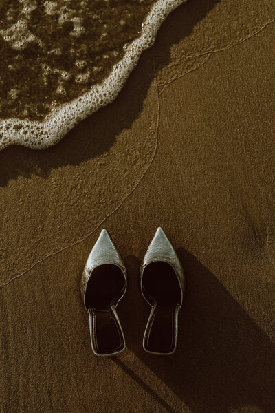 kaboompics_silver-shoes-high-heels-32834