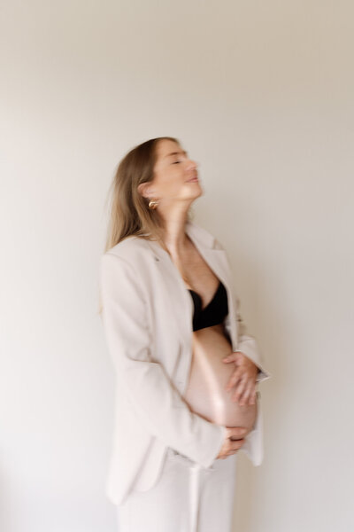 zwangerschapsshoot-groningen-beige