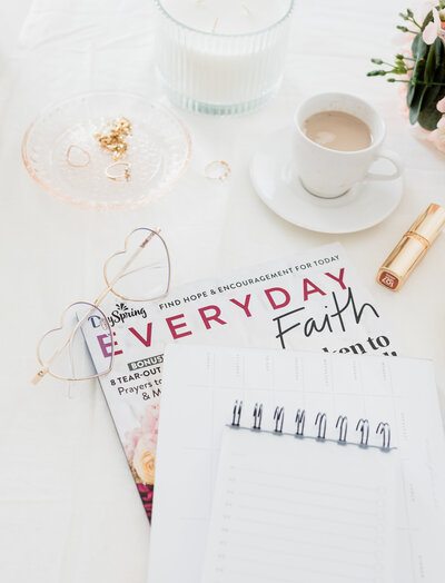 color-joy-stock-spring-flatlay-5