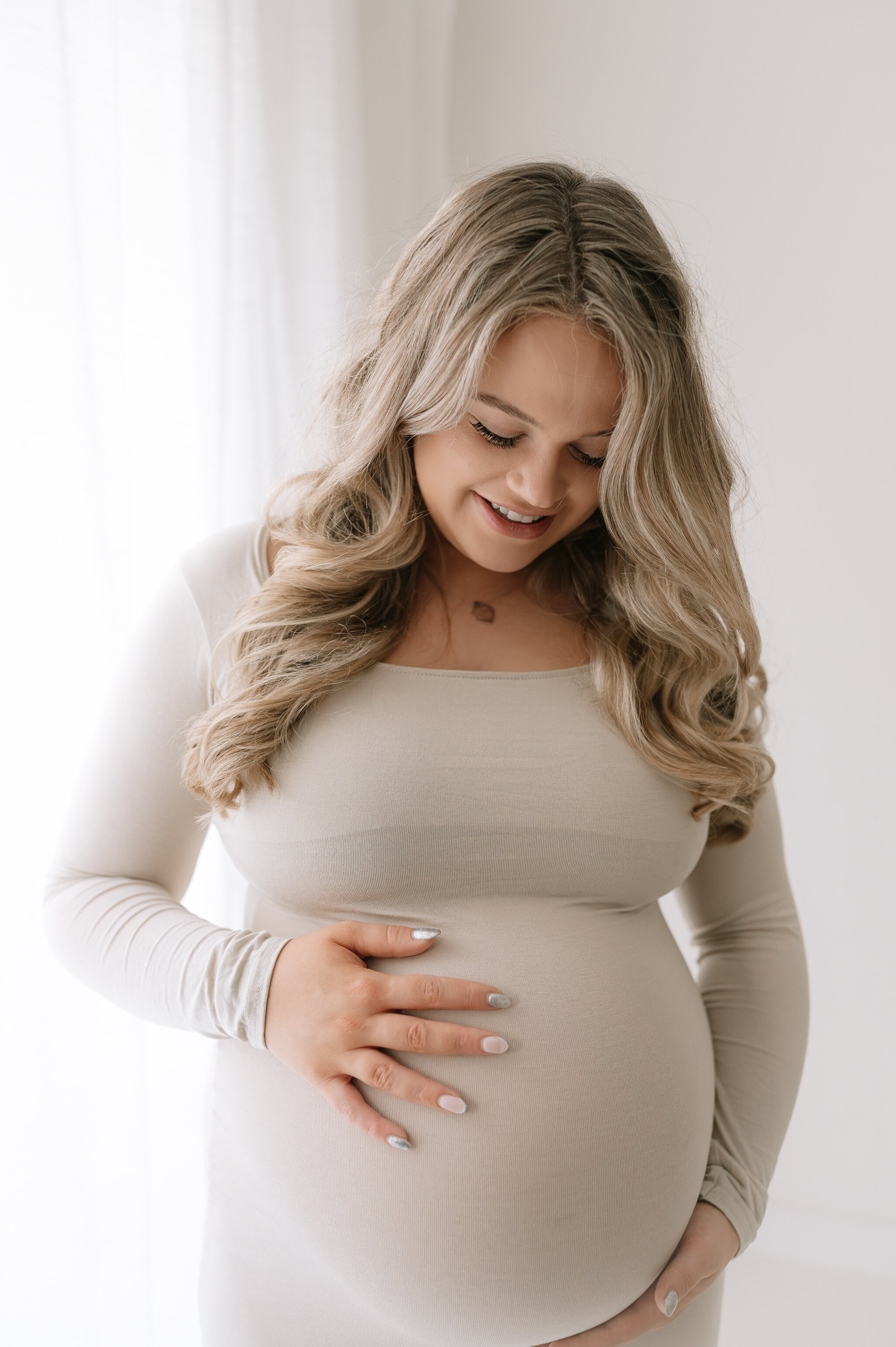 maternity bump in york photography studio