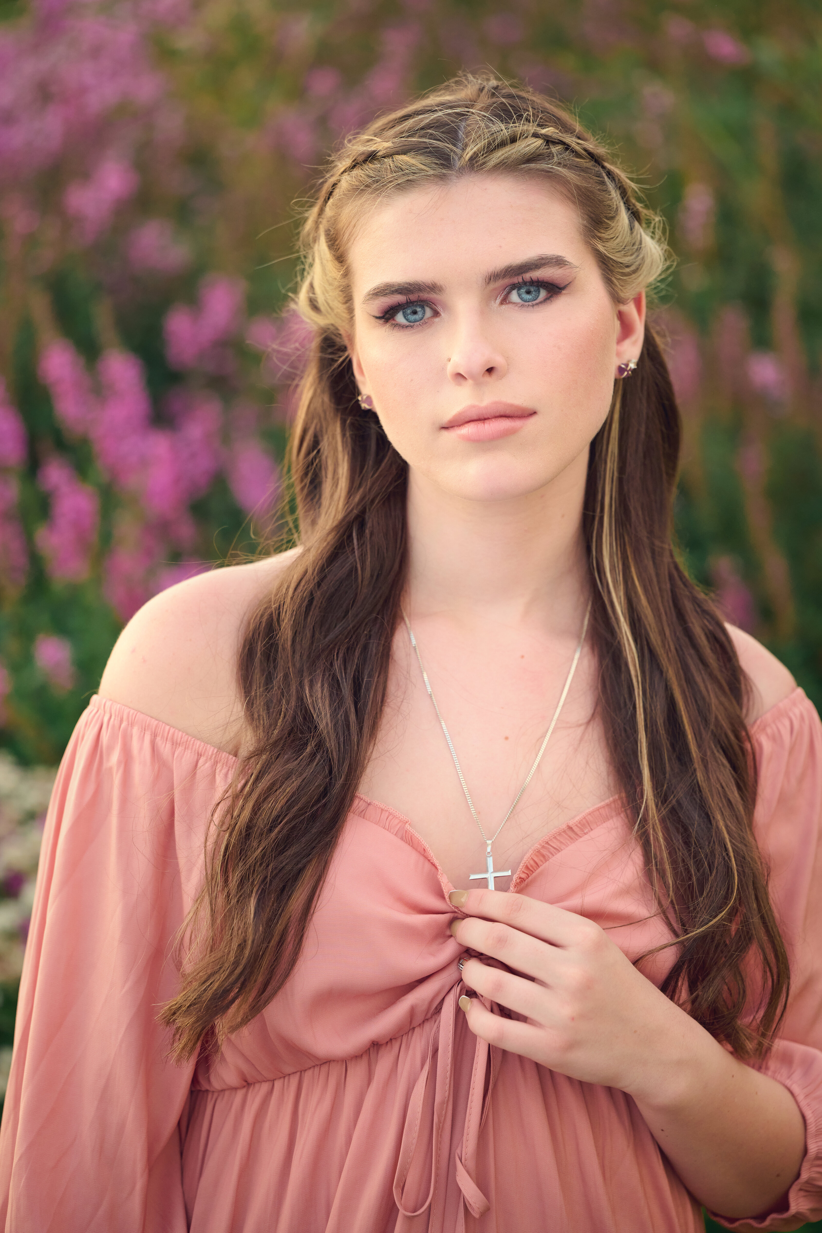 Photographer for senior girls lake lilypads tiktok 5