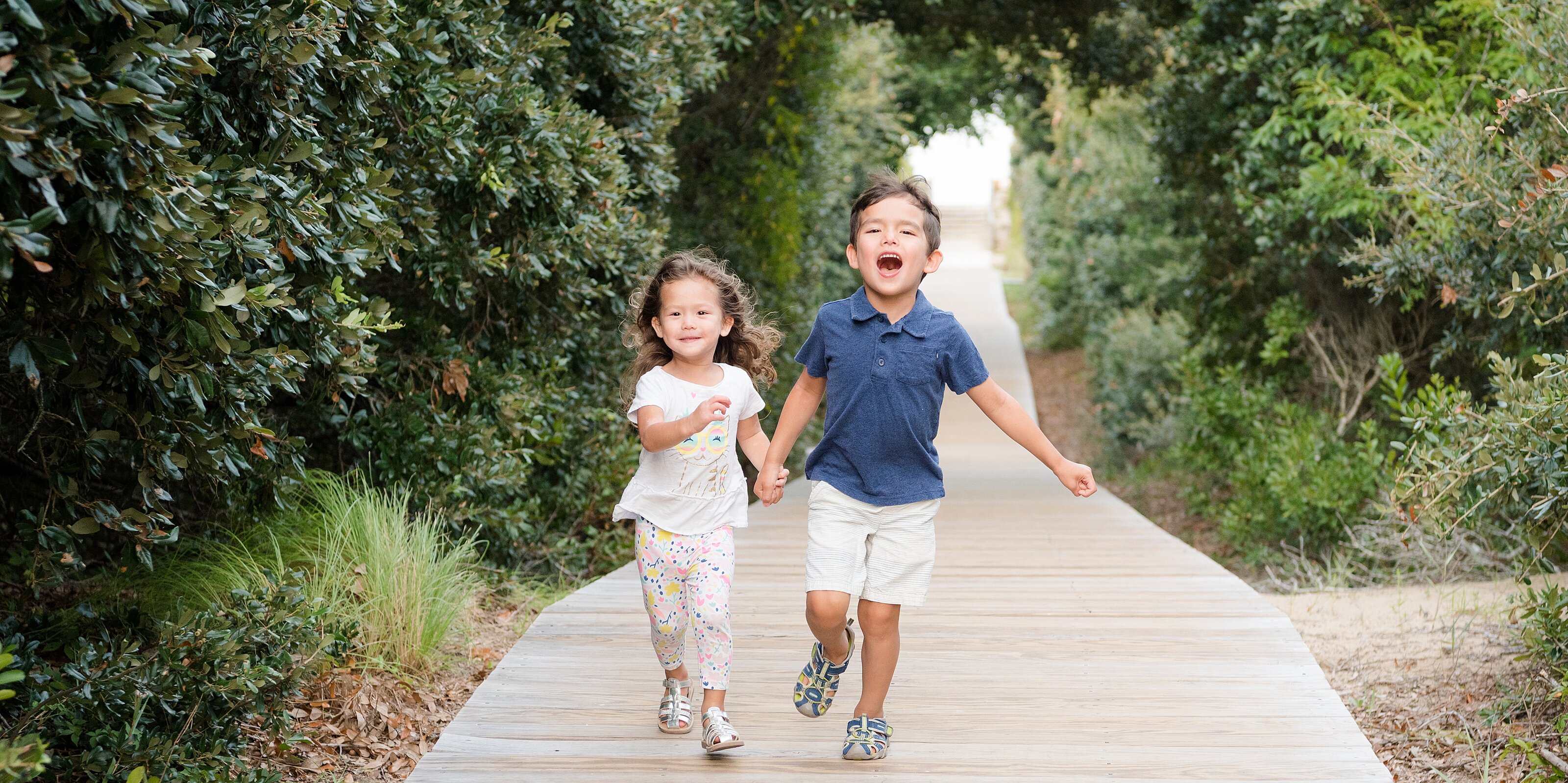 2_brother-and-sister-run-down-the-boardwalk