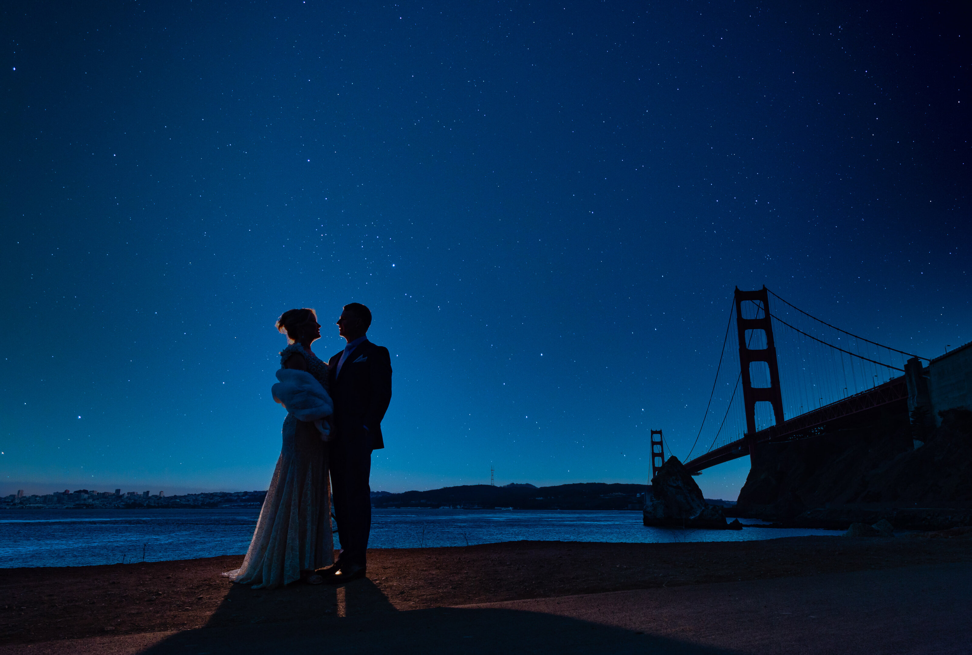 golden-gate-bridge-nighttime-bride-groom-sky-