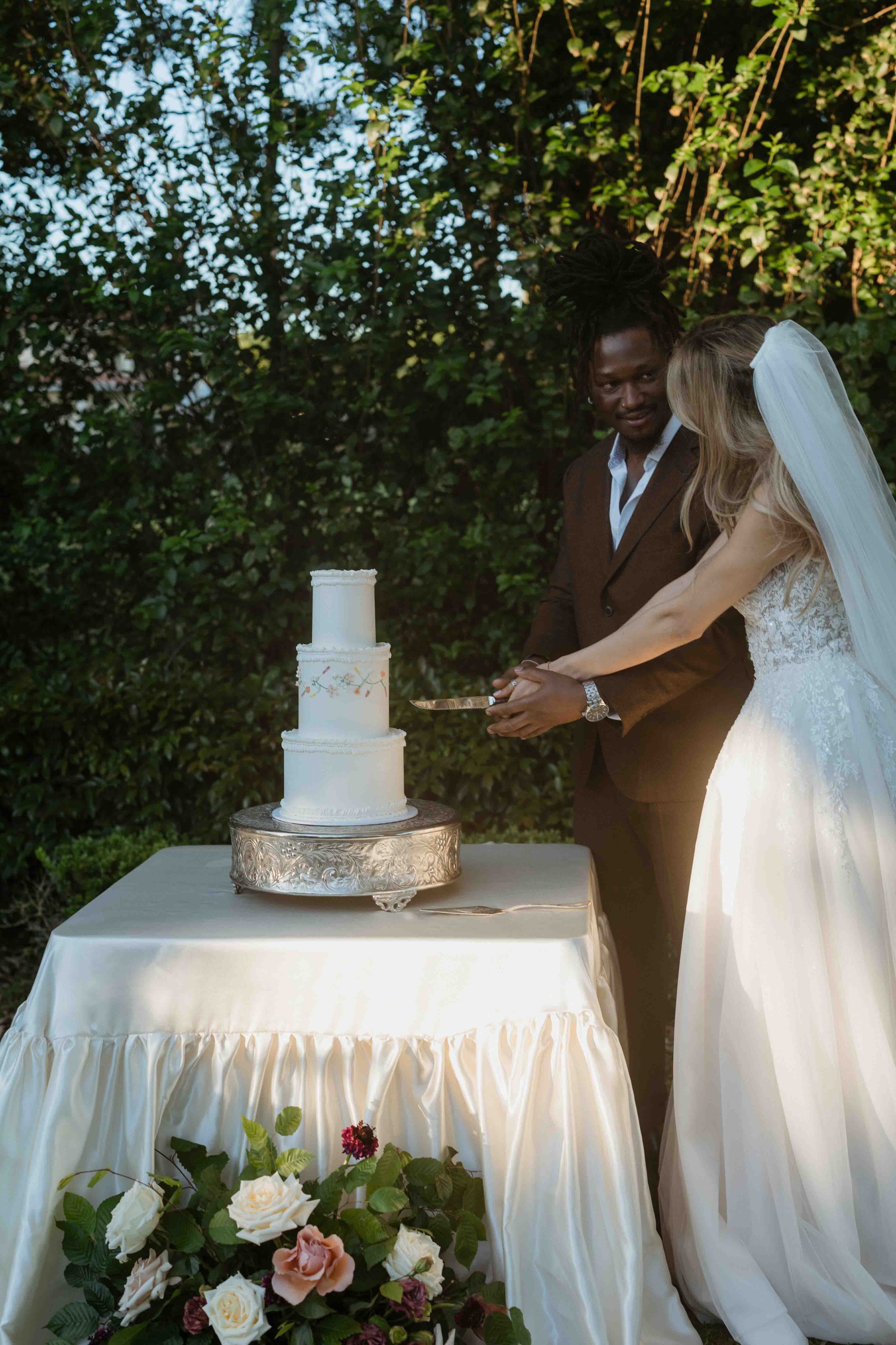 Luxury wedding table setup at caversham garden wedding venue in perth