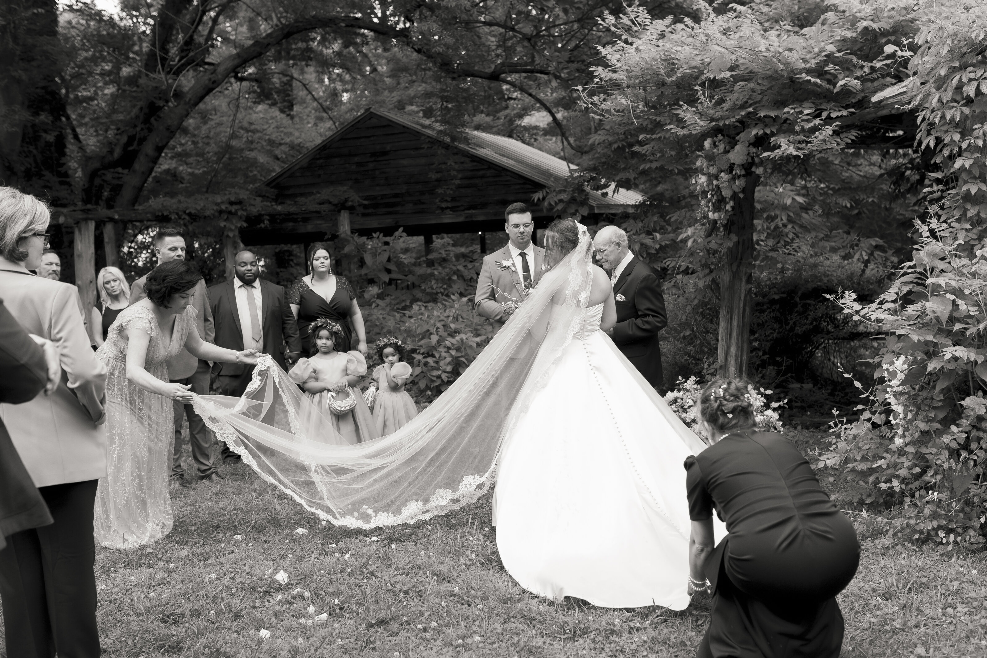 Wedding ceremony photos from Knoxville wedding photographer Ashlyn McKenna Photo.