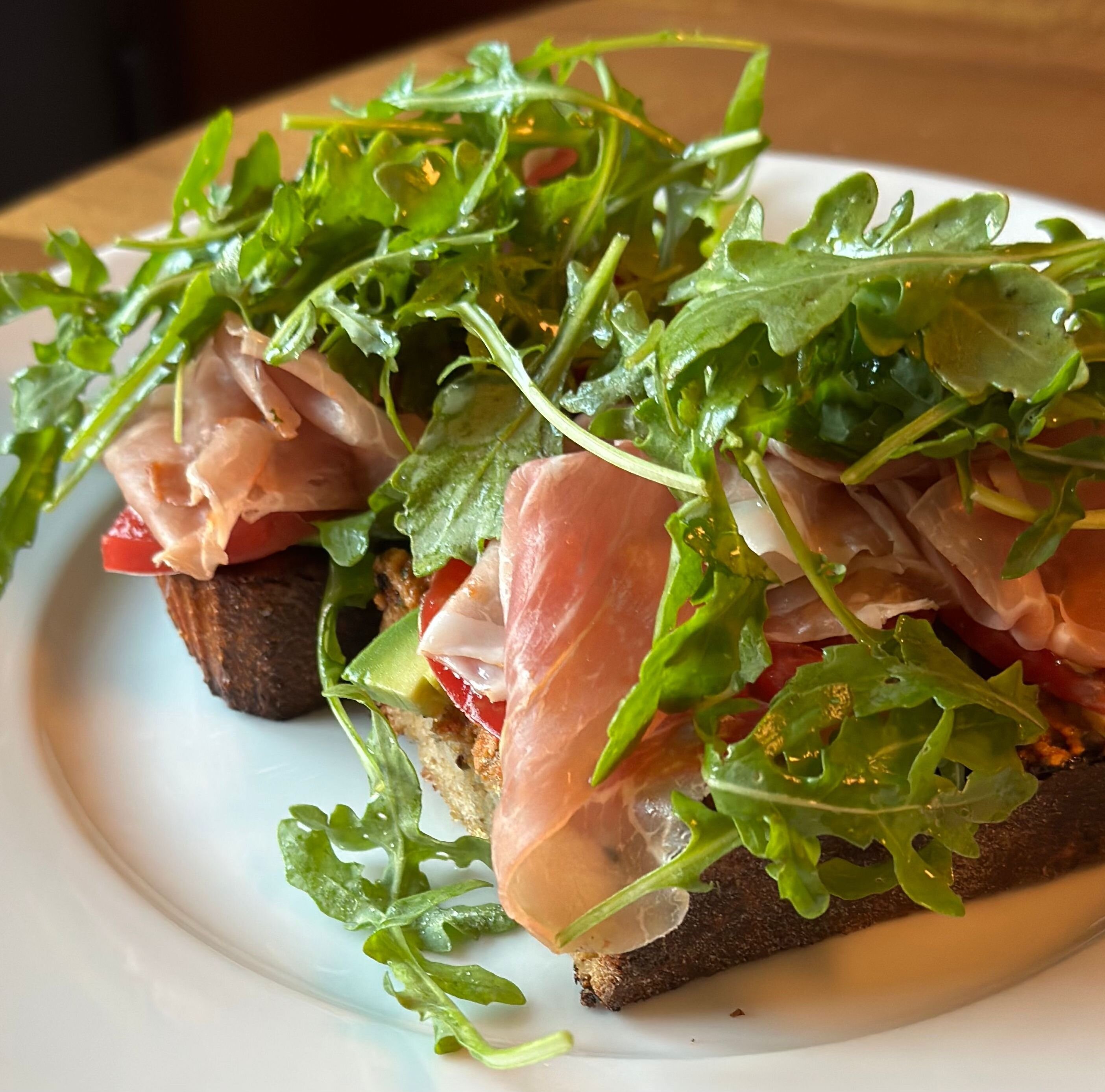 buratta-prosciutto-hierloom-tomato-tartine
