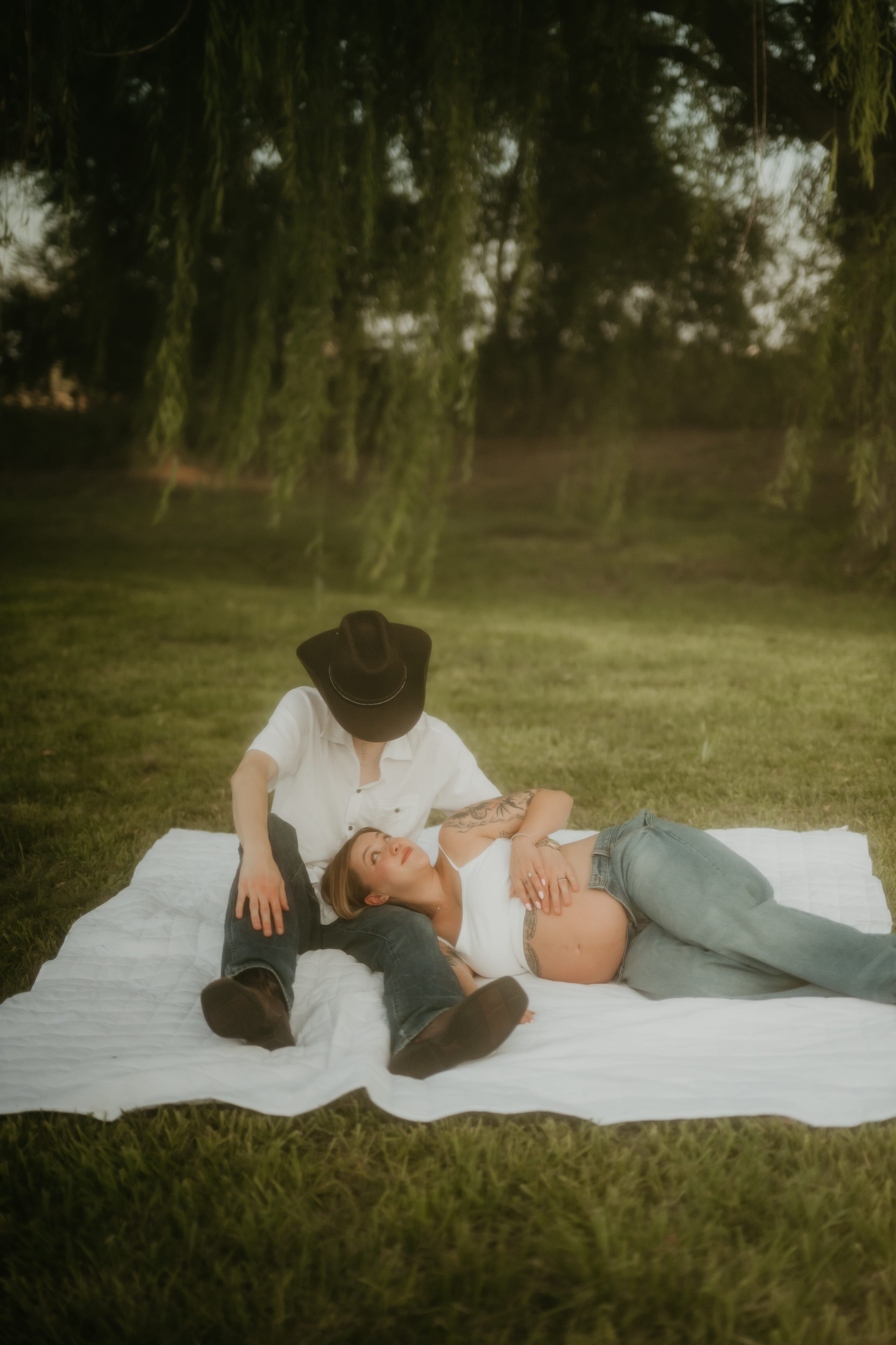 maternity couple, maternity session, pregnant mom, canyon texas, willow tree, canyon texas photographer