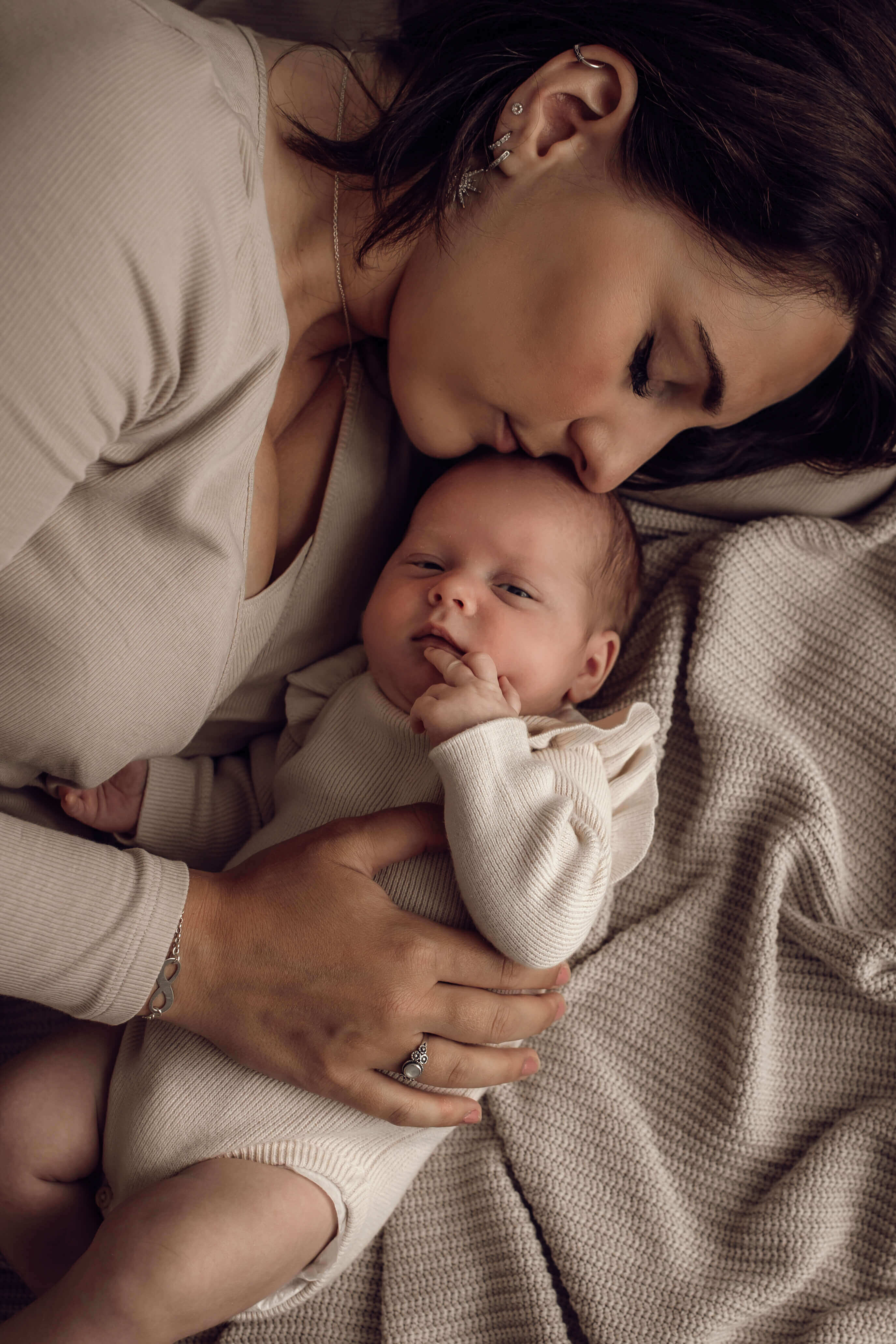 Newborn Fotograaf groningen, baby fotografie, pasgeboren, kraamtijd, Luxshots