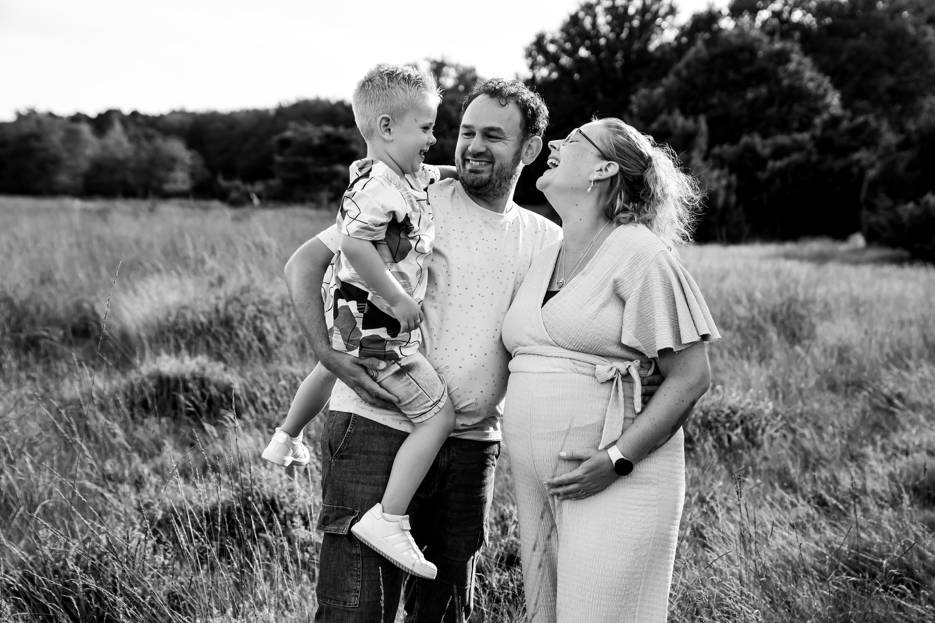 zwangerschap fotograaf, zwangerschapsreportage, zwangerschap shoot, familie, baby, liefde, echt, tijdloos, kleur echt, Twente, Twenterand, Westerhaar, Vriezenveen, Hardenberg, Almelo, Enschede, kinderfotografie, fotograaf, Juliantien, Schipper, Juliantien fotografie