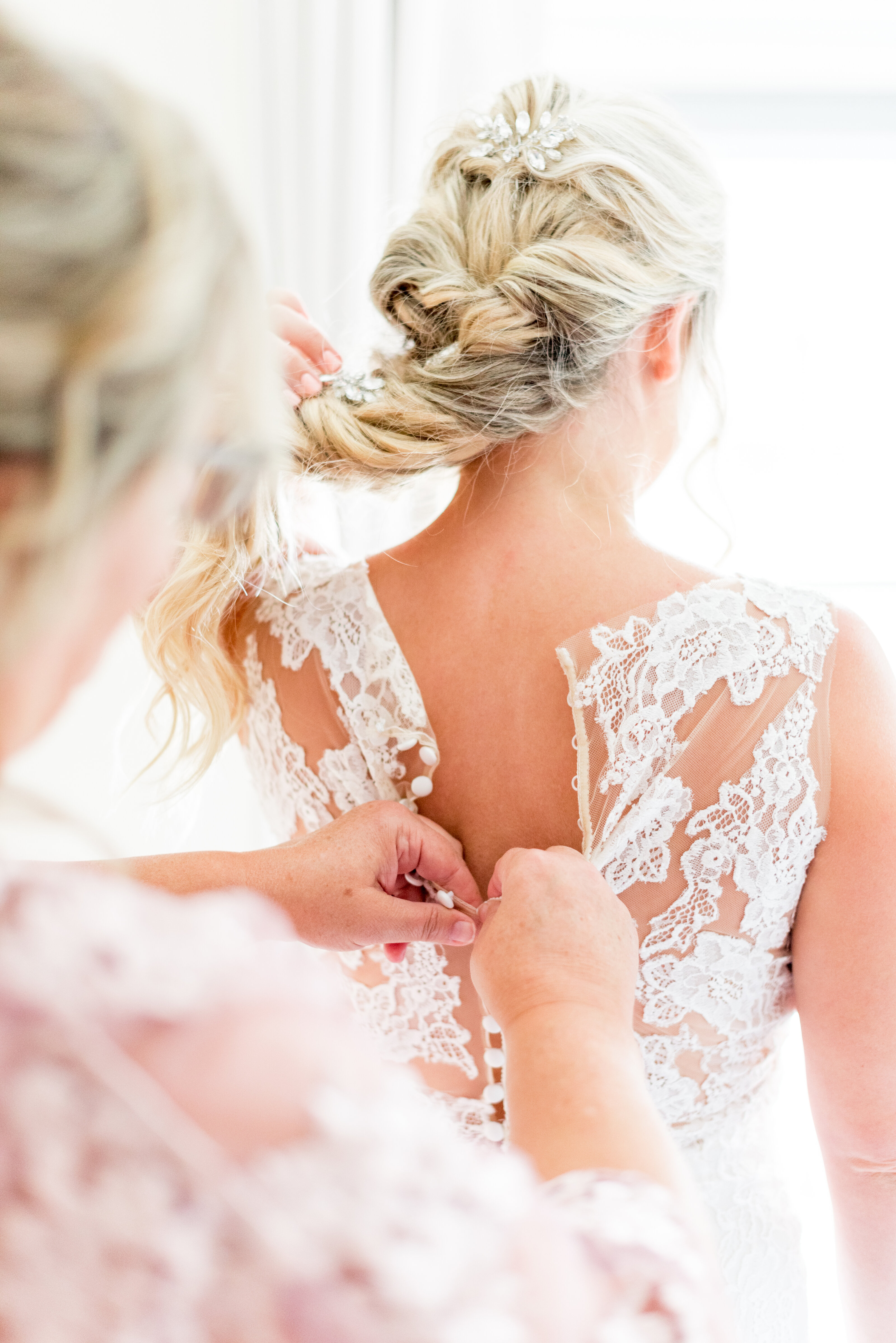 Buttoning Lace Wedding Gown