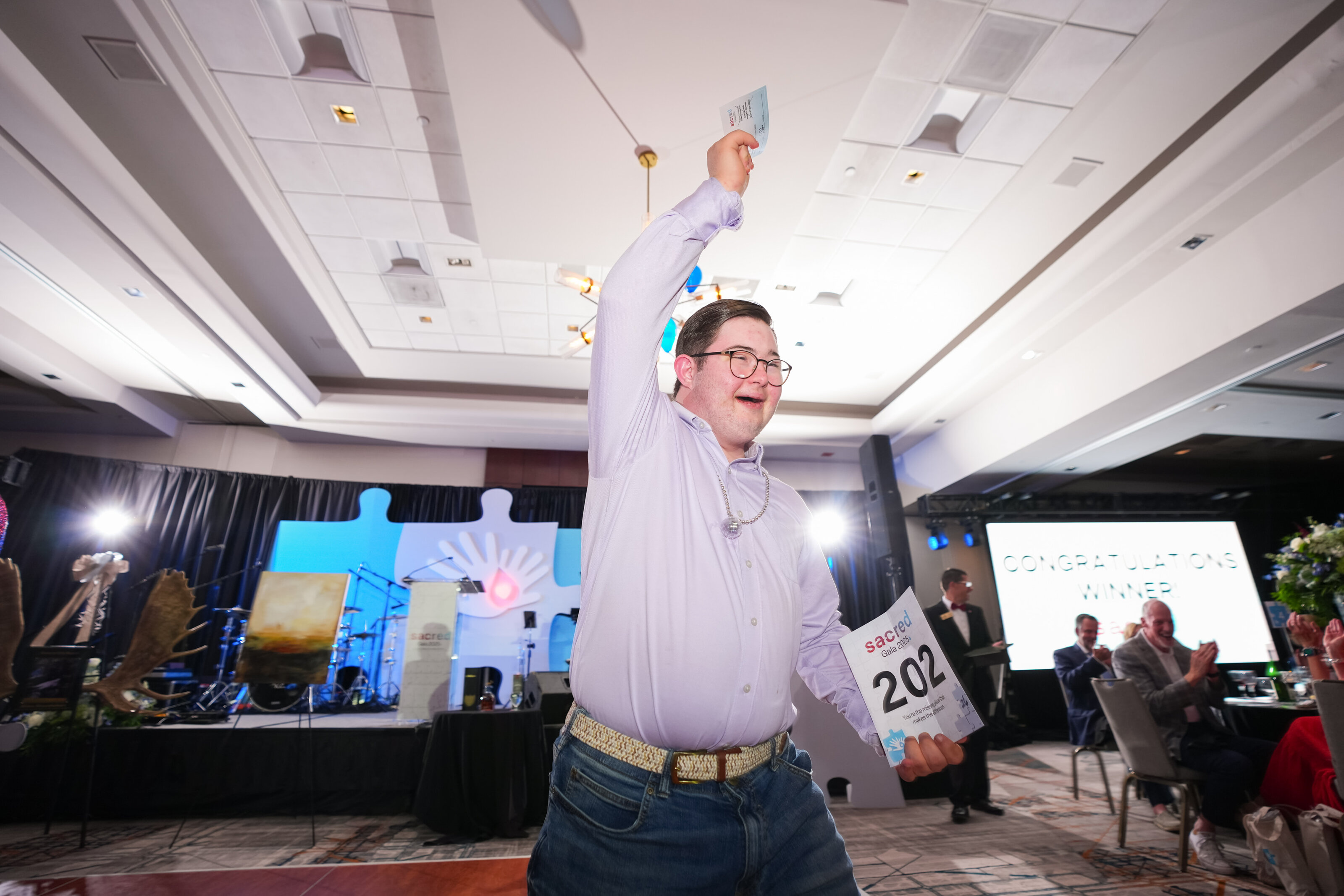 kansas-city-event-photography-0081-guest-celebrating-with-raised-arm