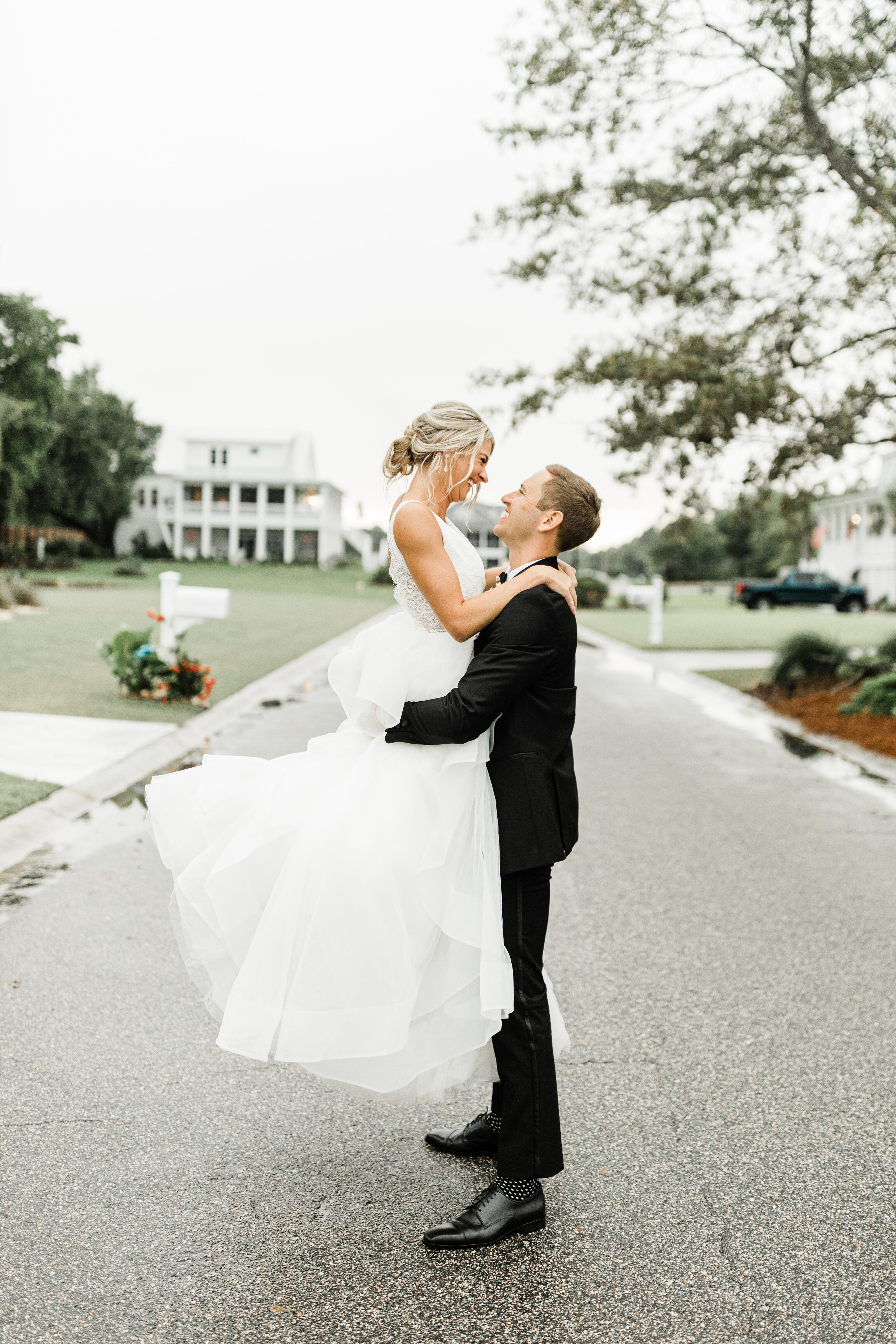 Beautiful wedding photos of the couple