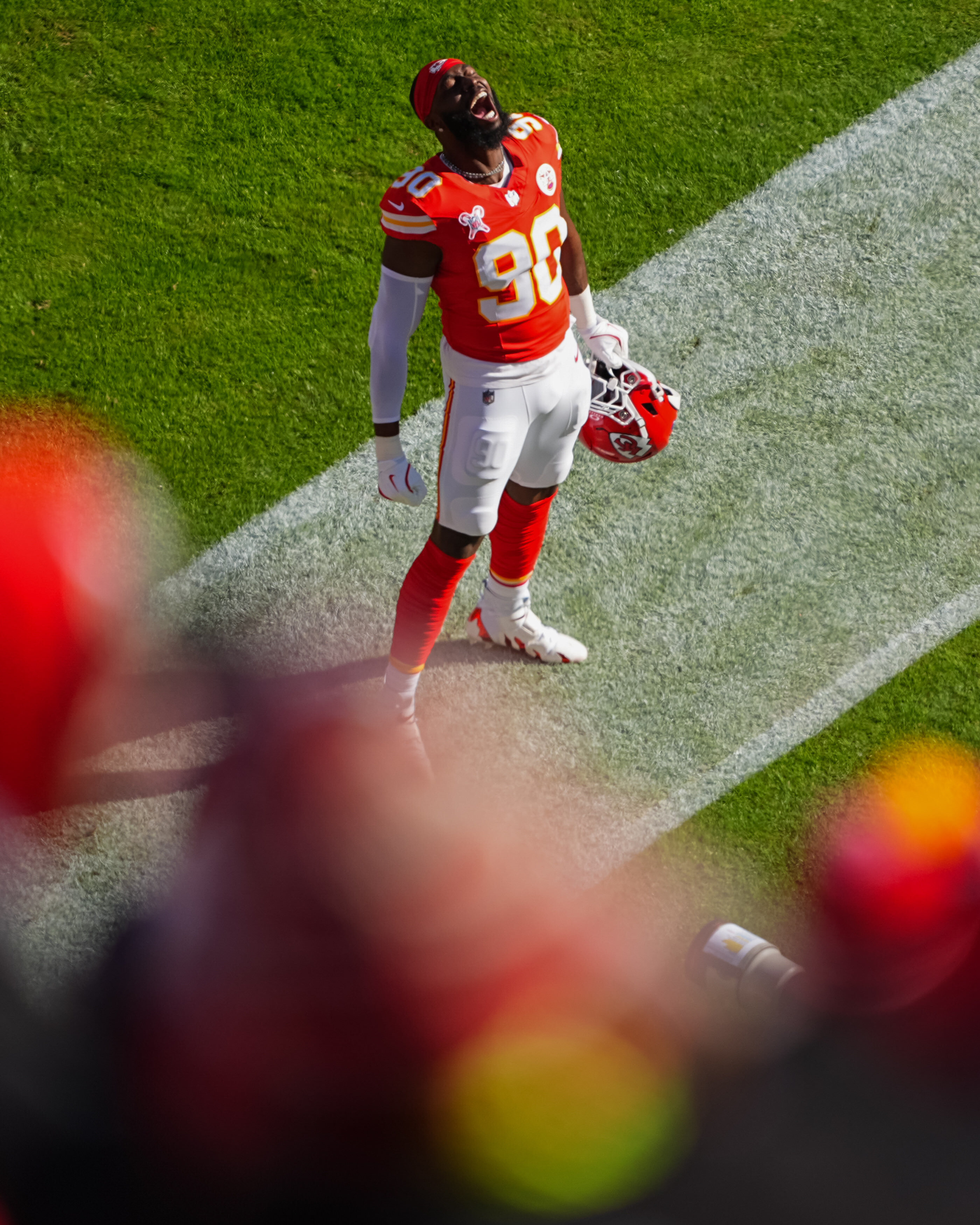 kansas-city-sports-photography-chiefs-0064-player-cheering-sideline-