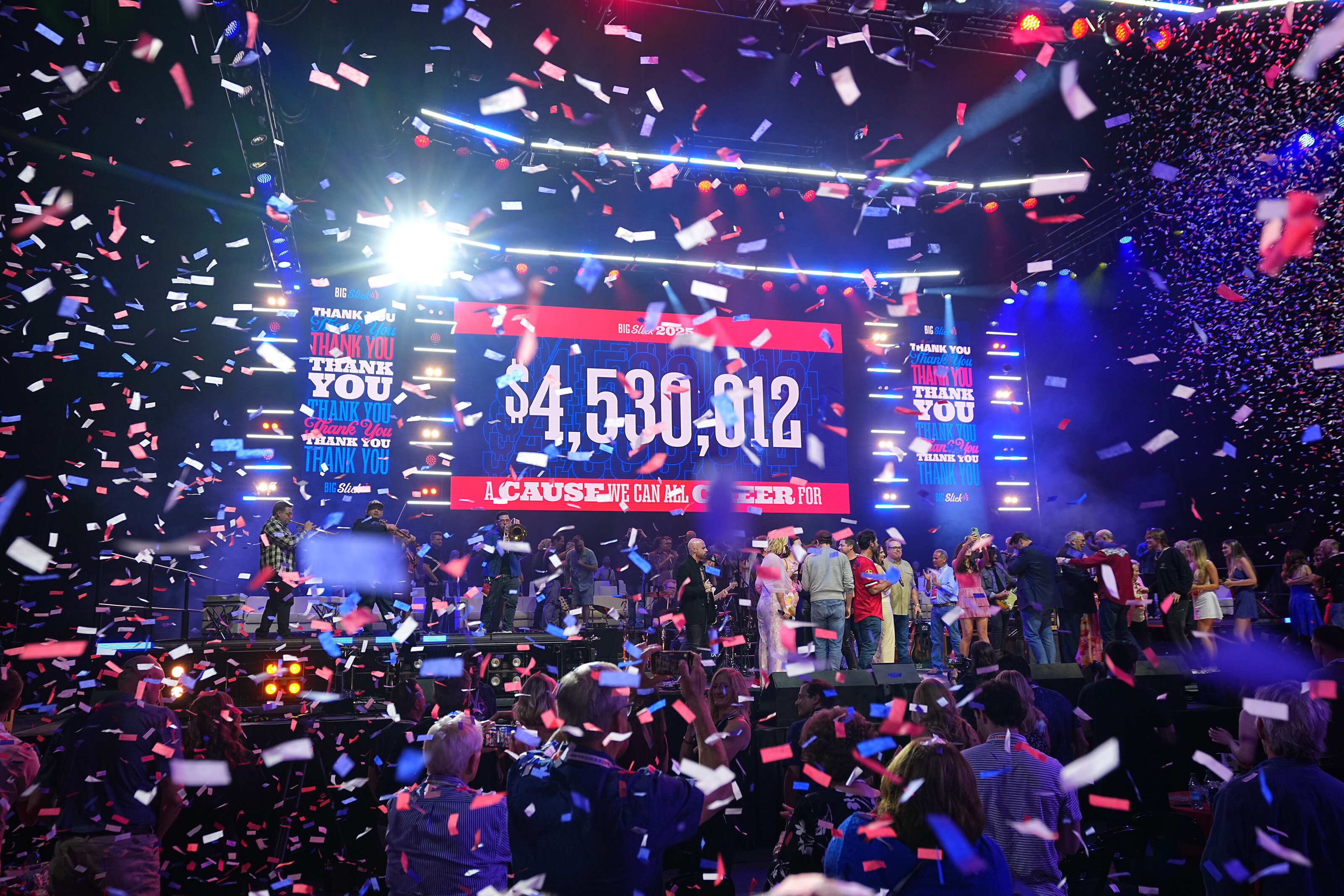 kansas-city-event-photography-0280-crowd-with-confetti