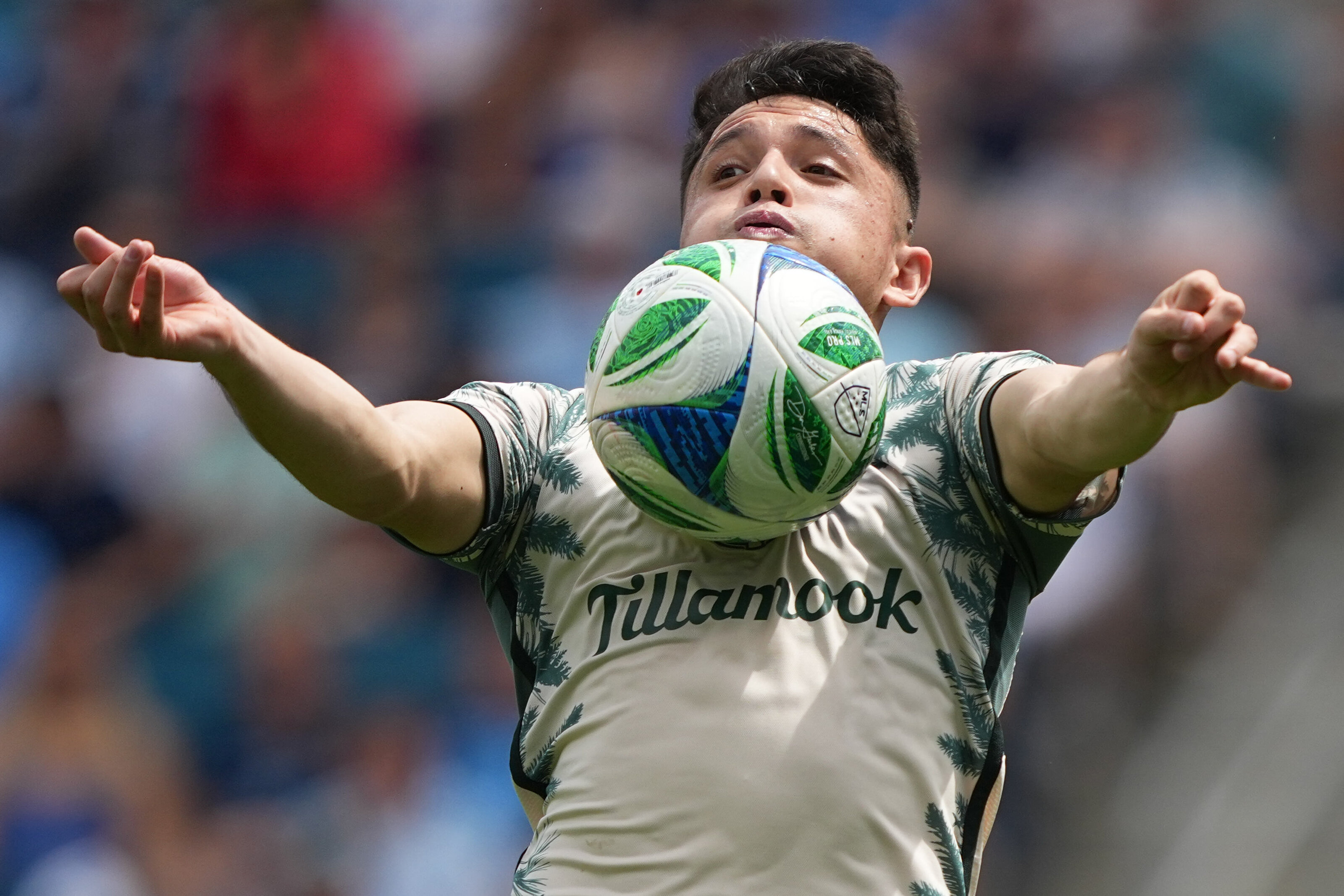 kansas-city-sports-photography-0158-soccer-player-with-ball-in-action