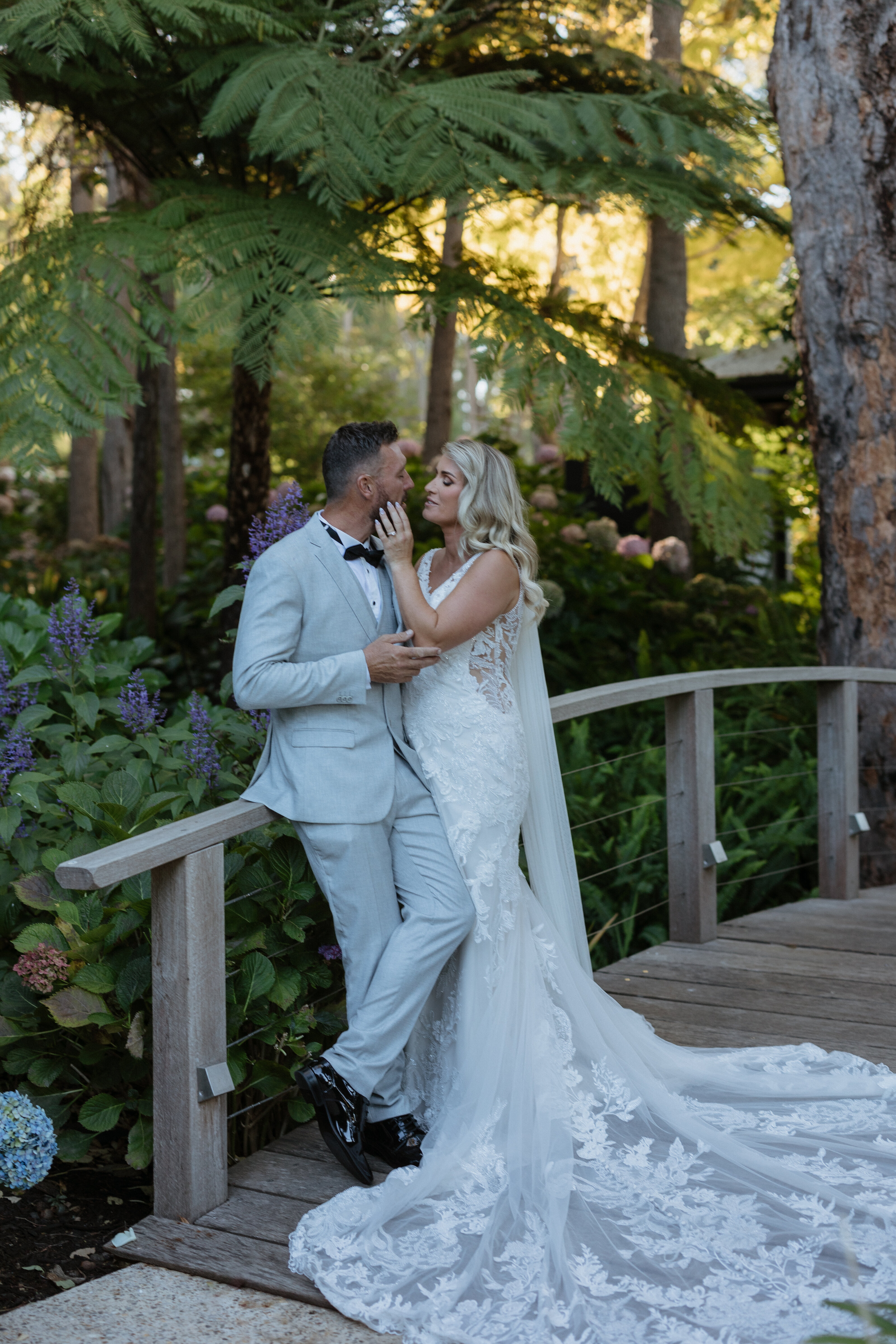 wedding couple at Aravina Estate, Yallingup