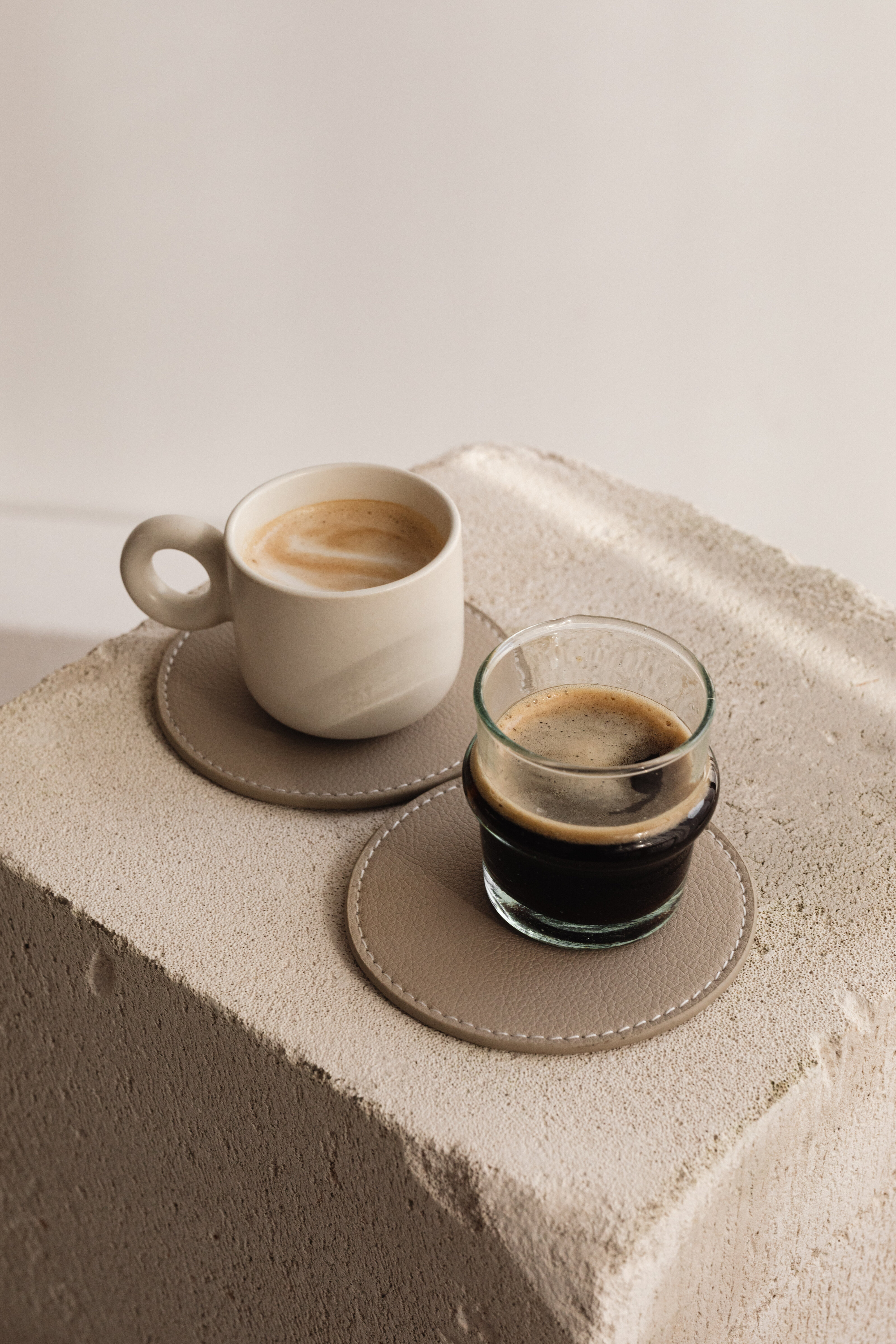 kaboompics_small-cups-of-coffee-neutral-aesthetics-30421 (1)