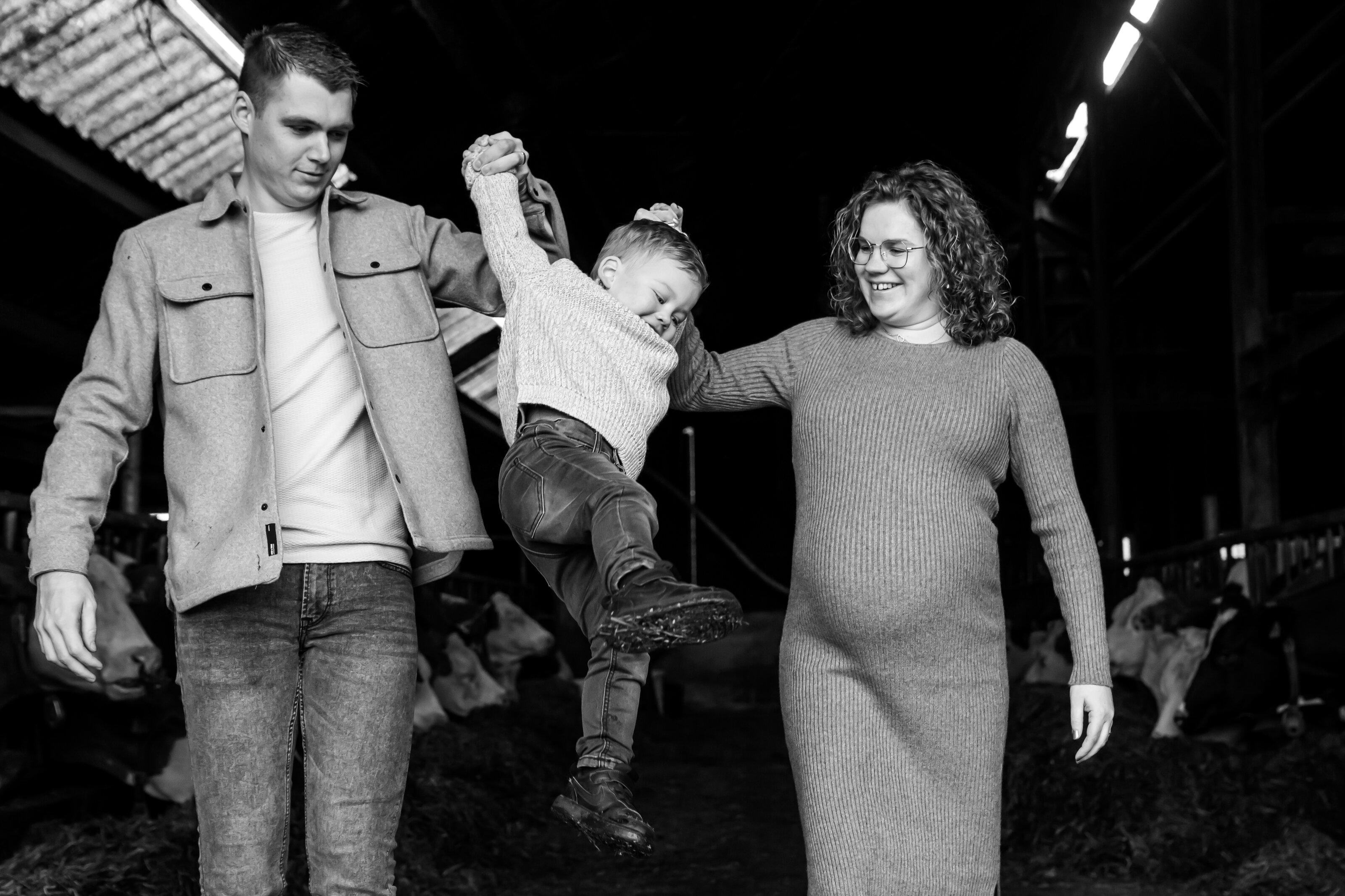 zwangerschap fotograaf, zwangerschapsreportage, zwangerschap shoot, familie, baby, liefde, echt, tijdloos, kleur echt, Twente, Twenterand, Westerhaar, Vriezenveen, Hardenberg, Almelo, Enschede, kinderfotografie, fotograaf, Juliantien, Schipper, Juliantien fotografie