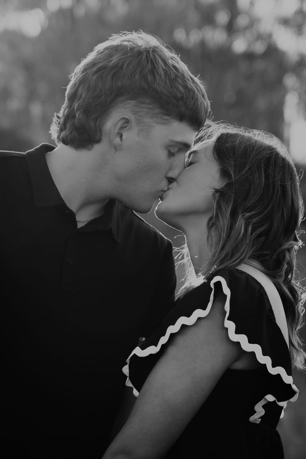 black and white image of couple kissing, amarillo photography