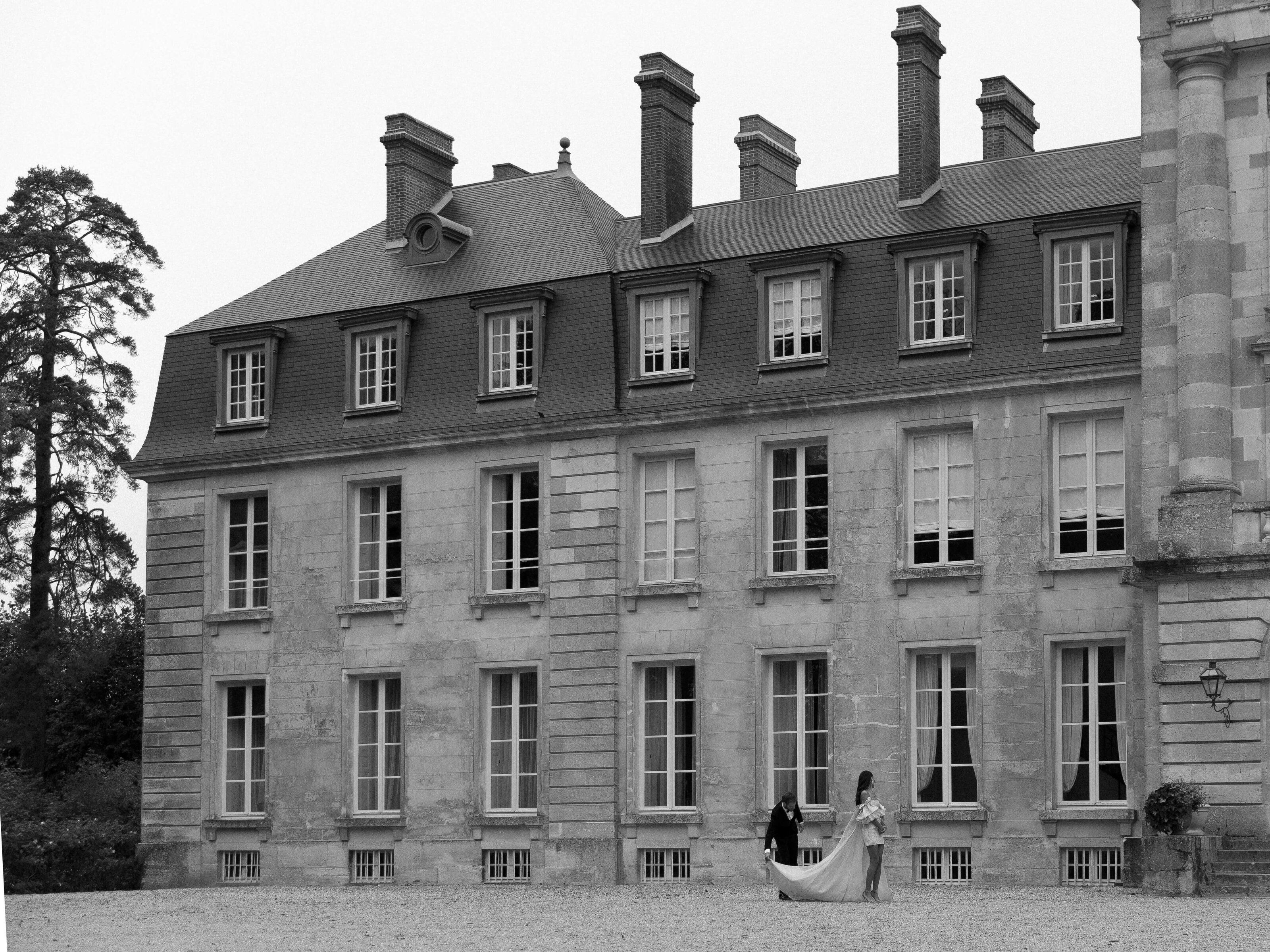 Spring_French Chateau_Destinationelopement_in France015