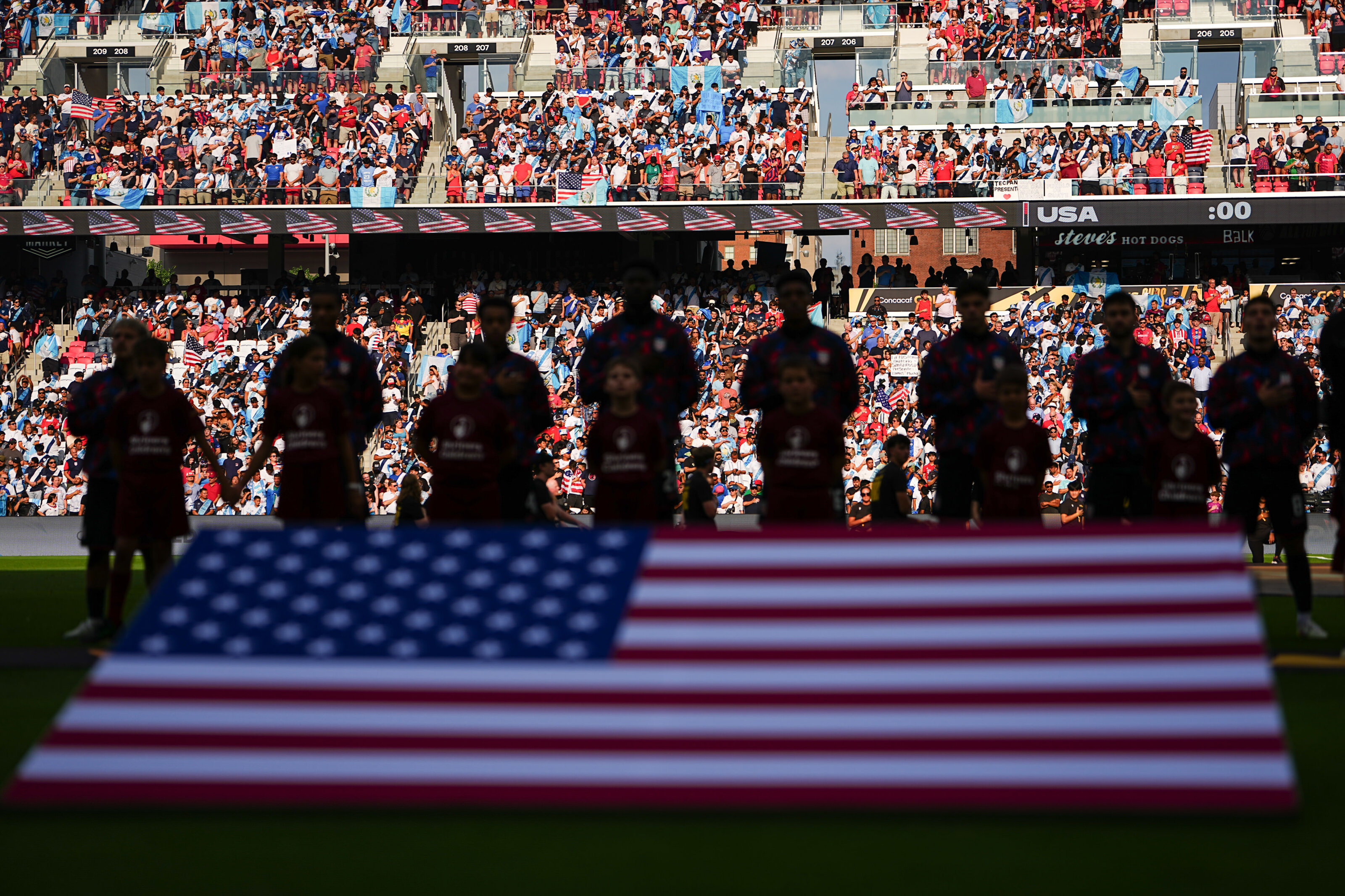 kansas-city-sports-photography-0239-players-behind-american-flag
