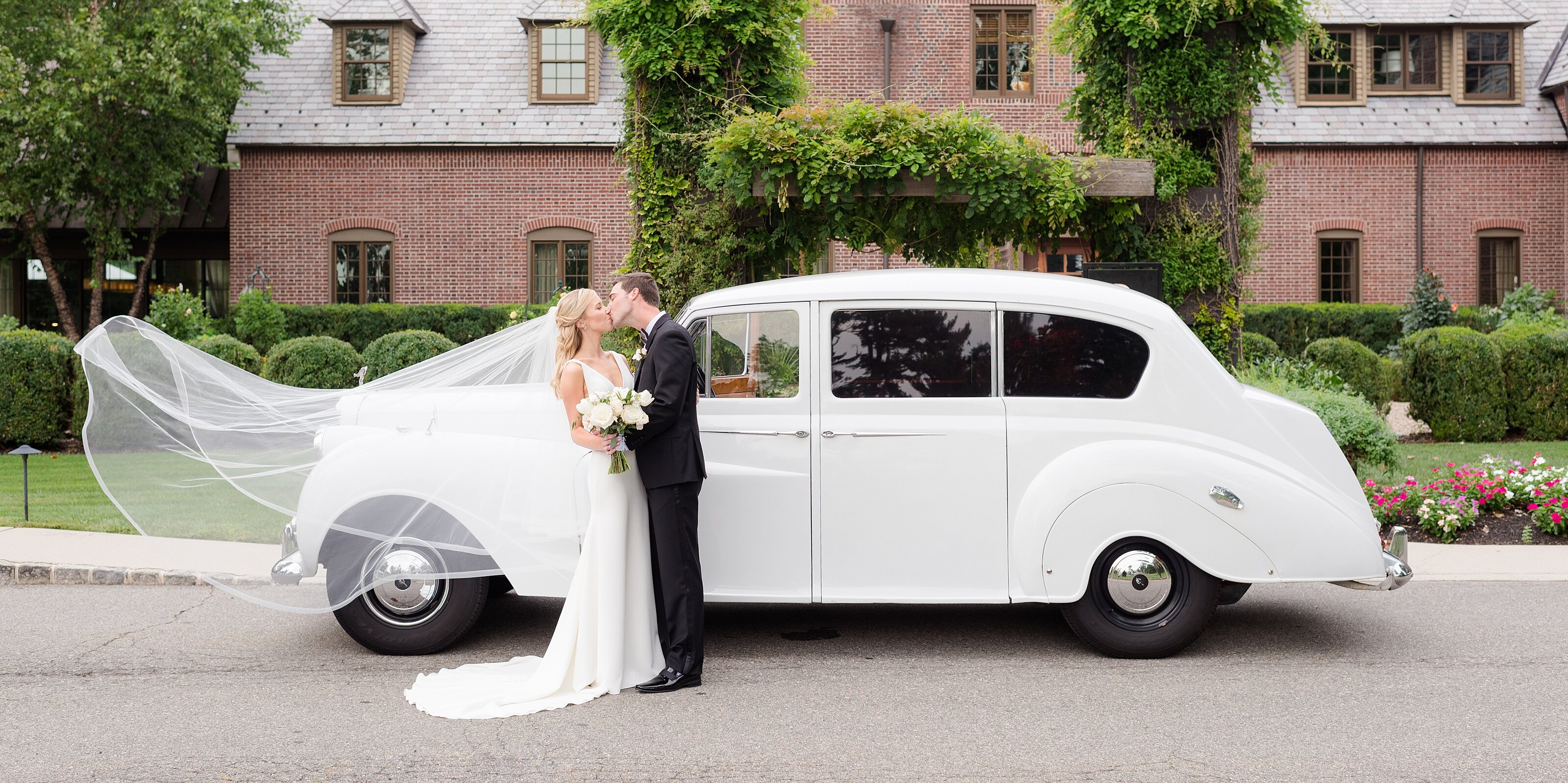 4_bride-and-groom-kiss-in-front-of-white-vintage-rolls-royce