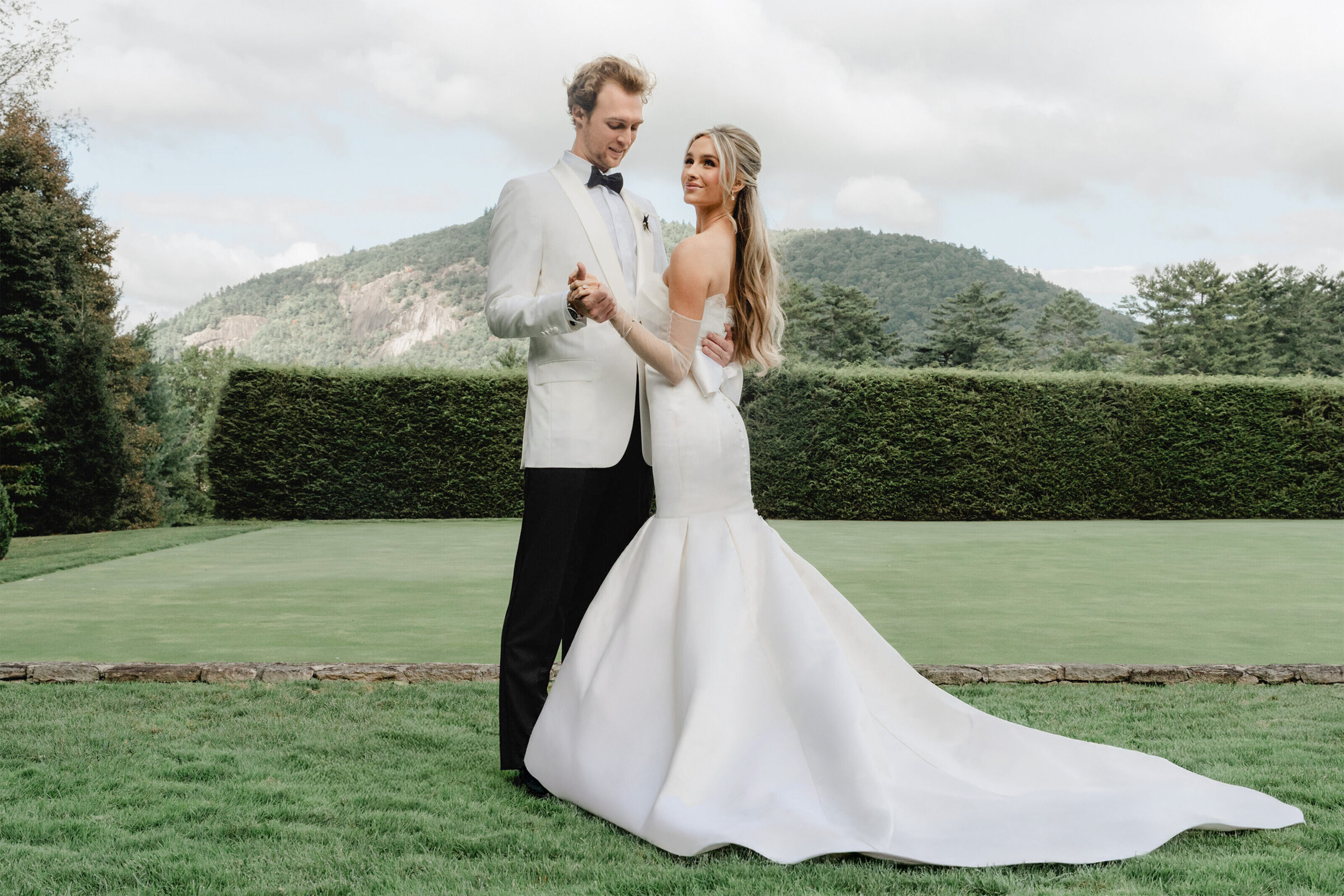 bride_and_groom_at_chattooga_club_cashiers_nc_by_wedding_photographer_nick_francis-29