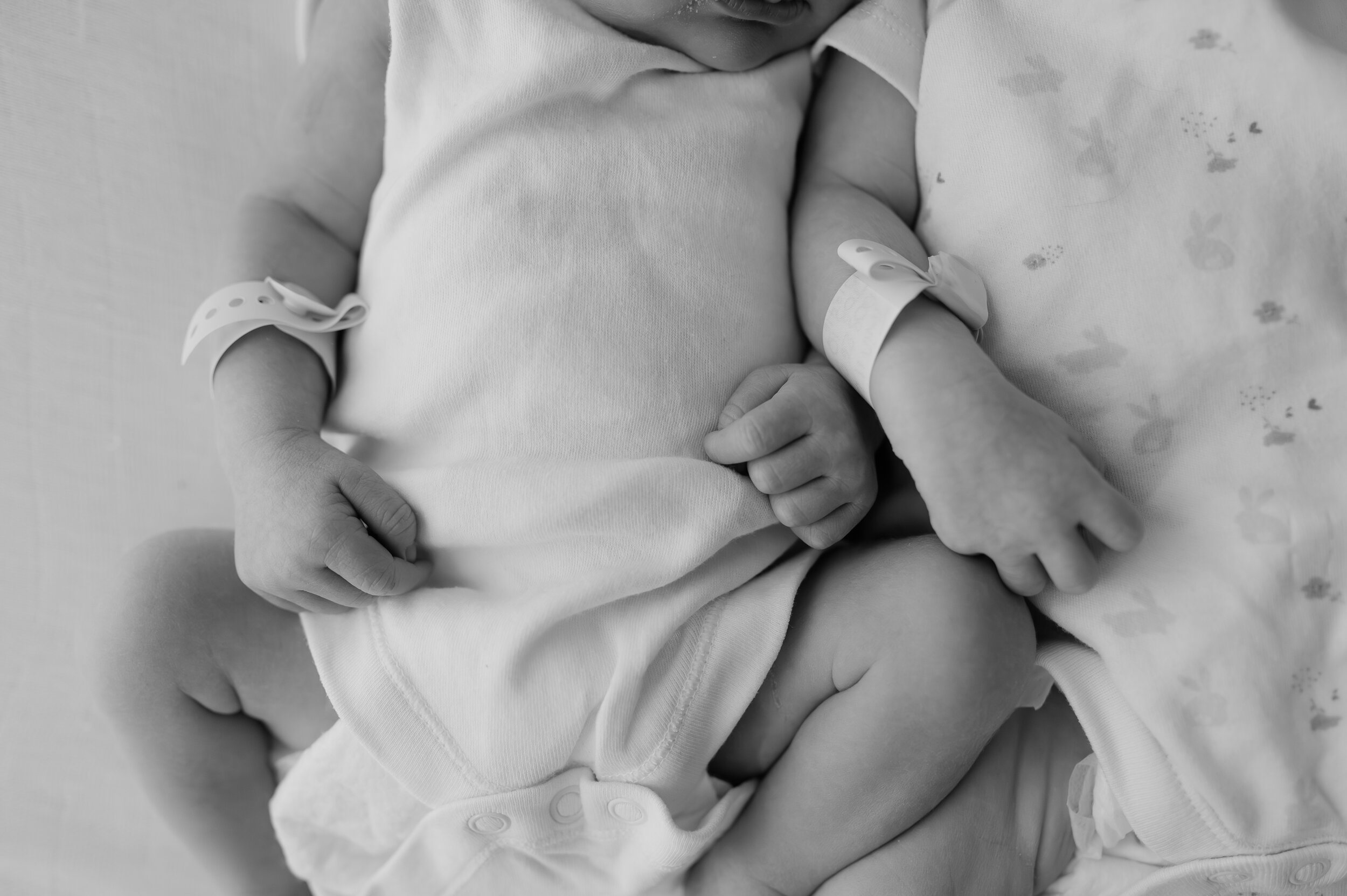 twin newborn baby girls at york studio-4