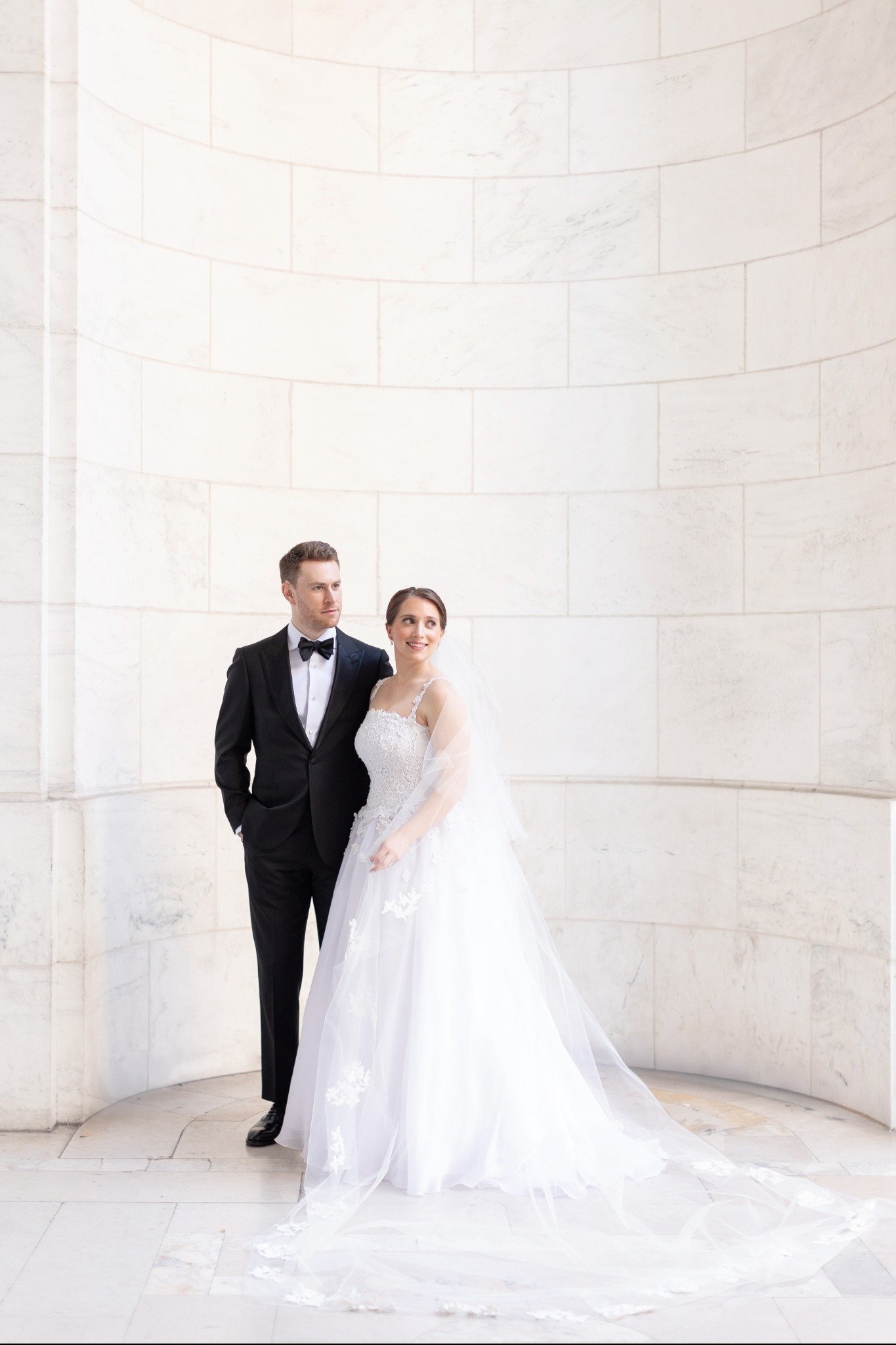 nypl-couple-romantic-nyc-wedding-photo