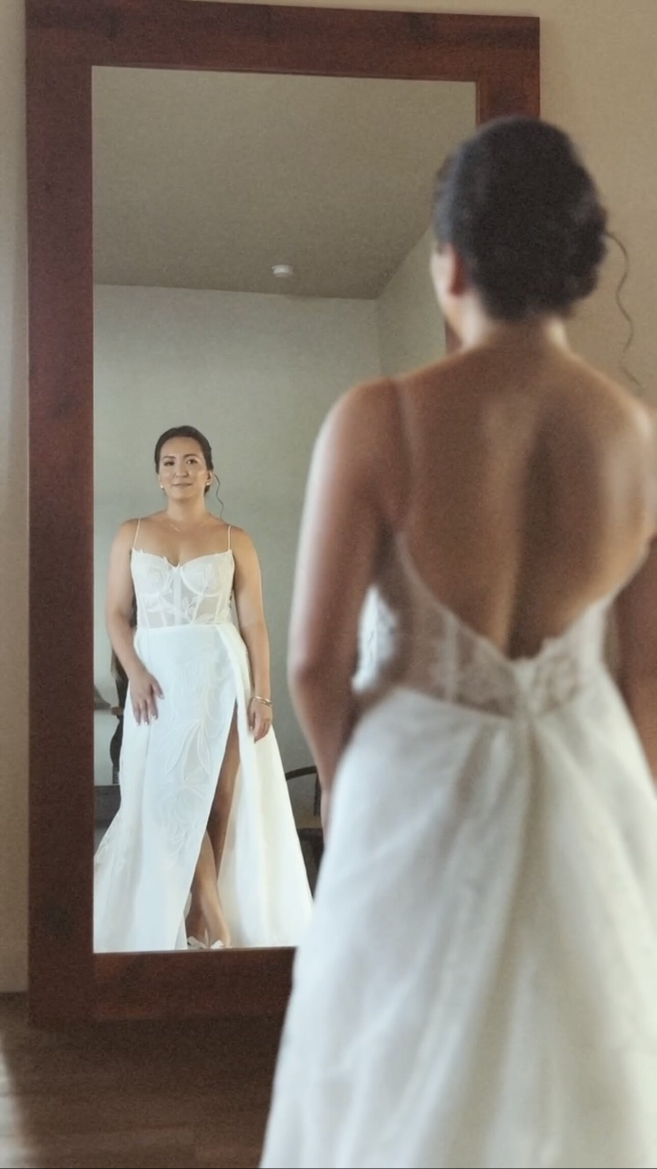 taylor-kyle-wedding-bride-mirror