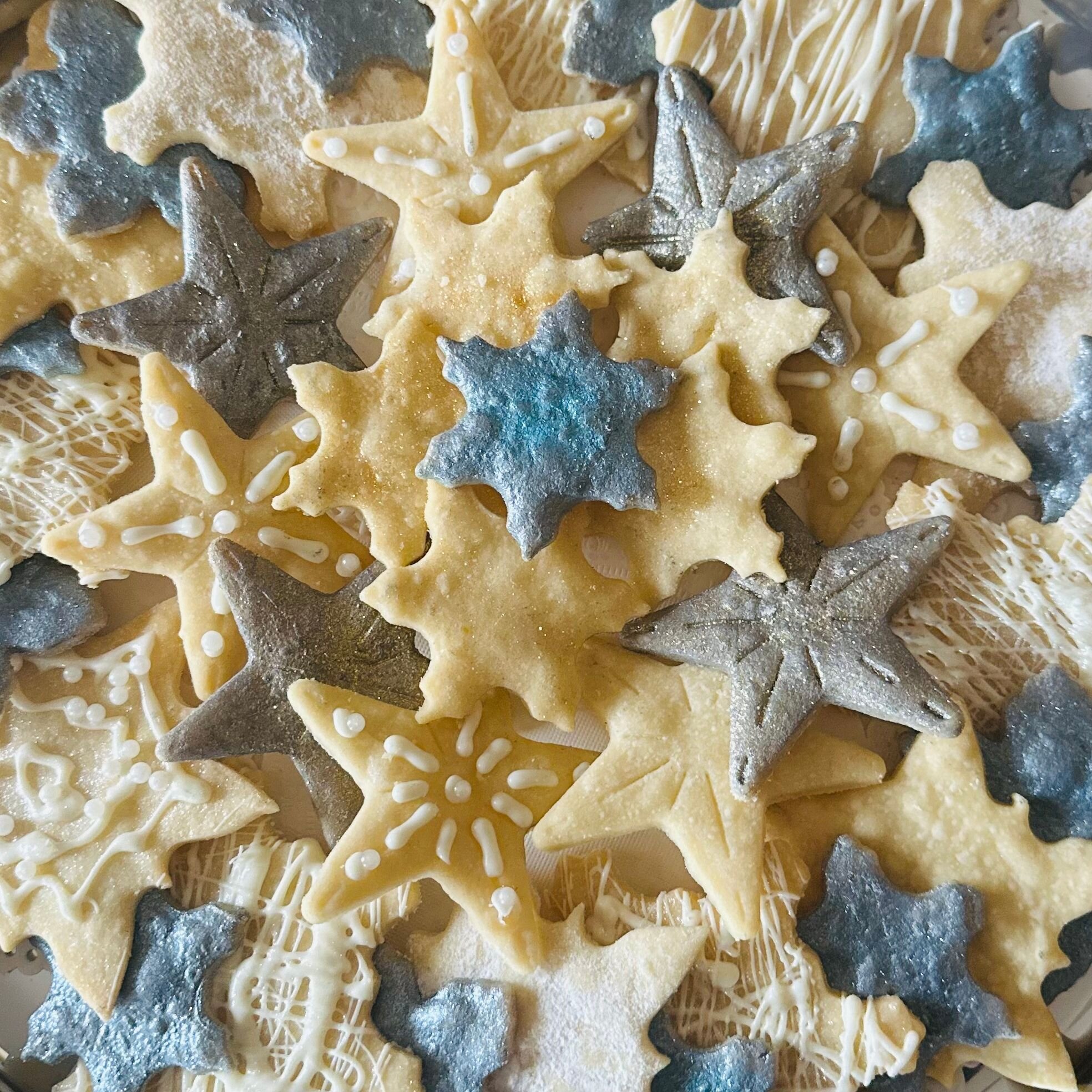 snowflake-sugar-cookies