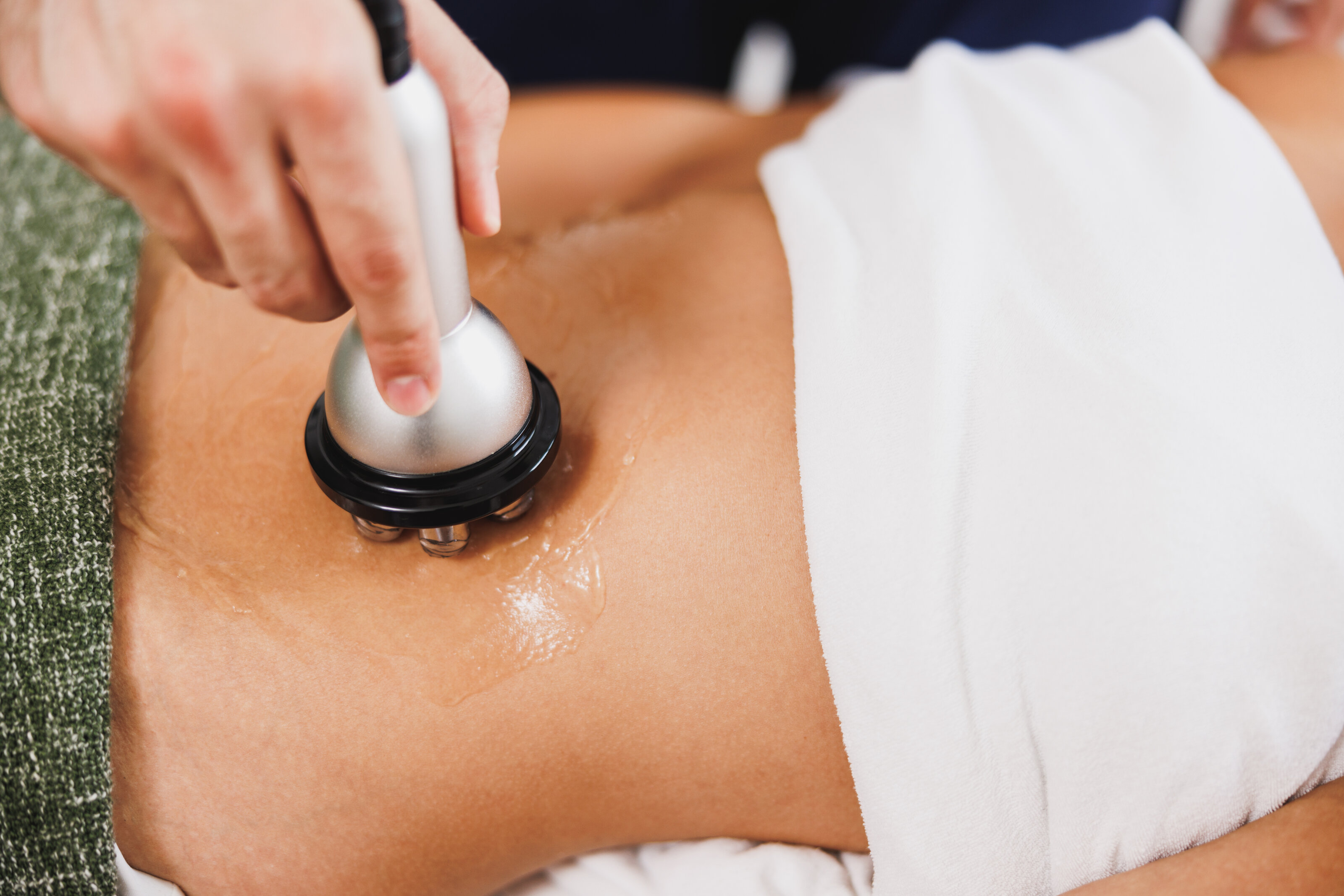 close-up-shoot-unrecognizable-woman-getting-rf-lifting-treatment-abdomen-beauty-salon