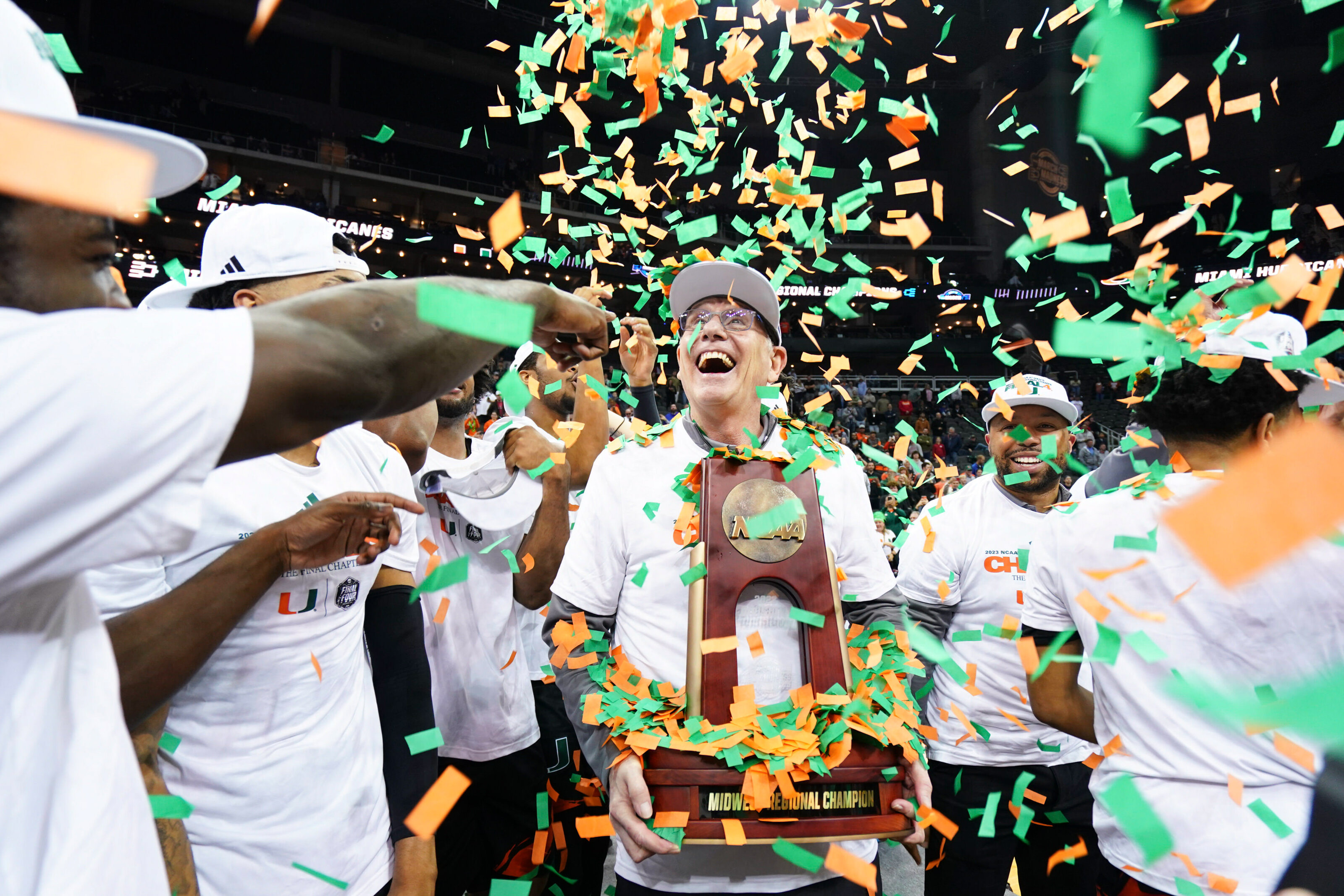 kansas-city-sports-photography-0218-team-holding-trophy-with-confetti