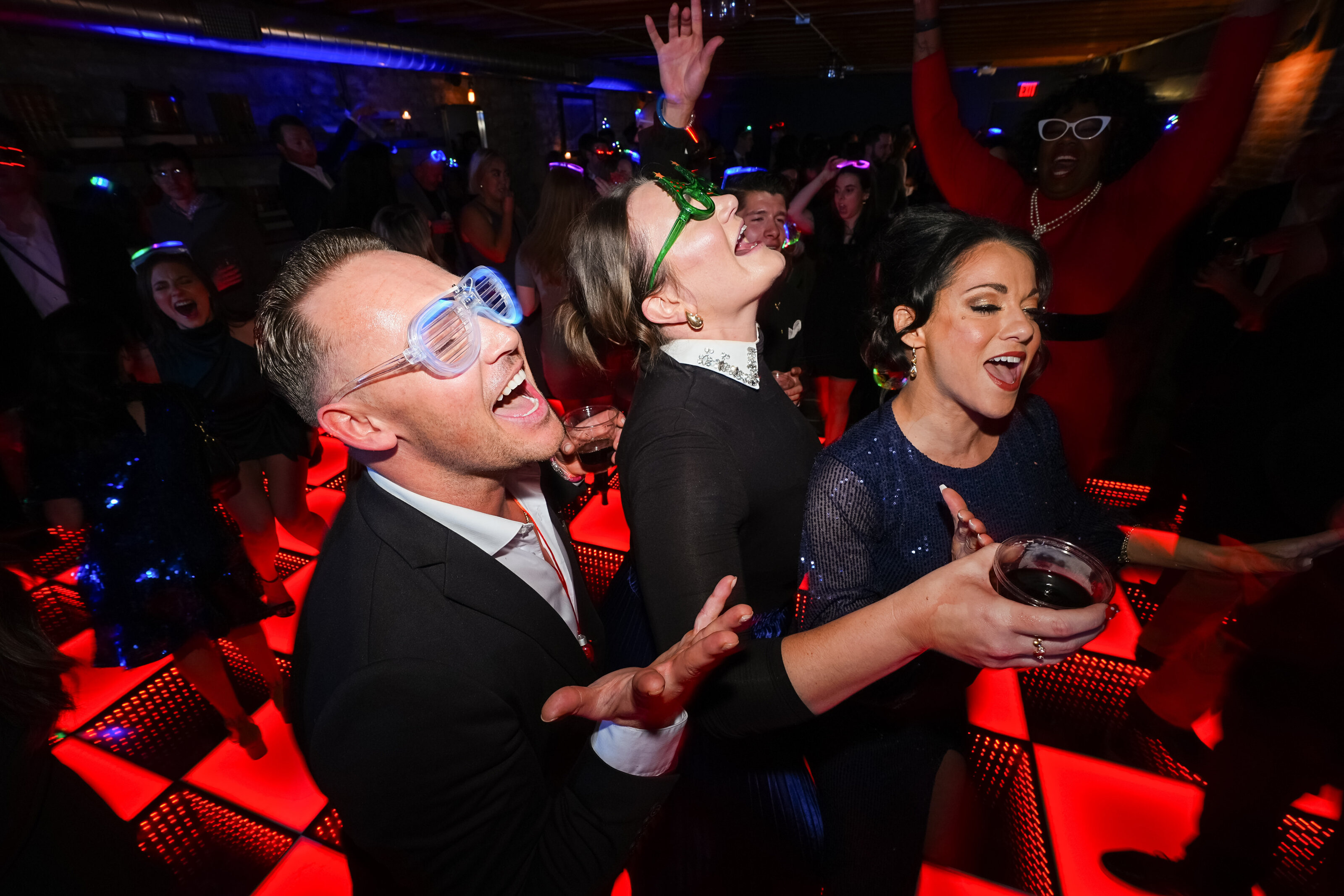 kansas-city-event-photography-0055-guests-dancing-at-party