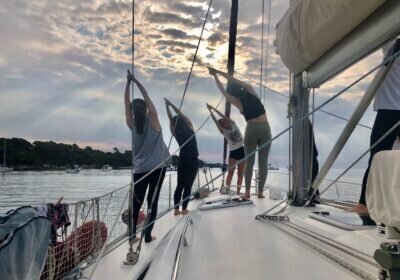yoga-sailing-holidays-weekend-scaled-400x280