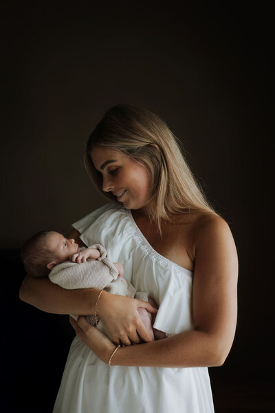 Newborn fotoshoot thuis door Linda Photography