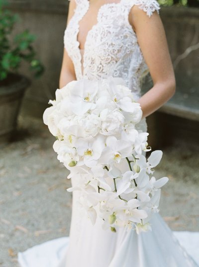 white wedding bouquet