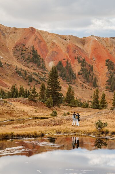 Adventure elopement wedding photographer Julie Haider enjoys Horseshoe Bend