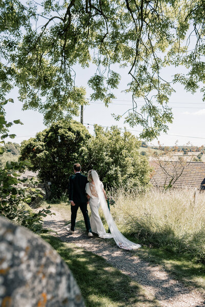 Forest wedding kiss