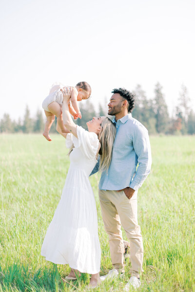 photography spokane offamily playing in a field