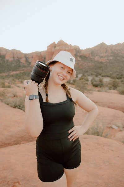 photo of wedding photographer in missouri posing with her camera