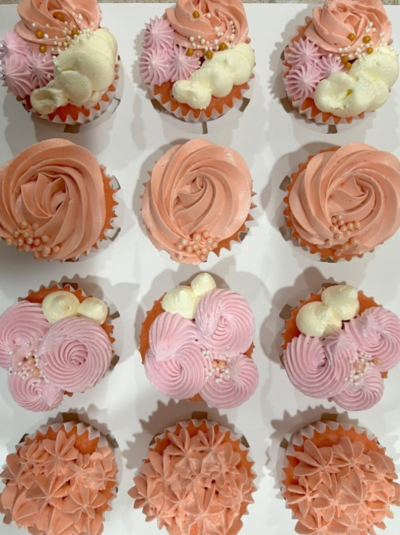 Elegant pink and peach frosted cupcakes from Dip’d Desserts in Portland, Oregon, crafted with a luxury aesthetic and perfect for weddings, showers, and celebrations.