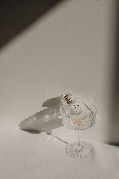 kaboompics_refined-aromas-perfume-bottles-cast-in-shadows-and-light-35447