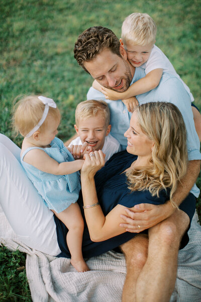 Family and newborn photo session in Dallas